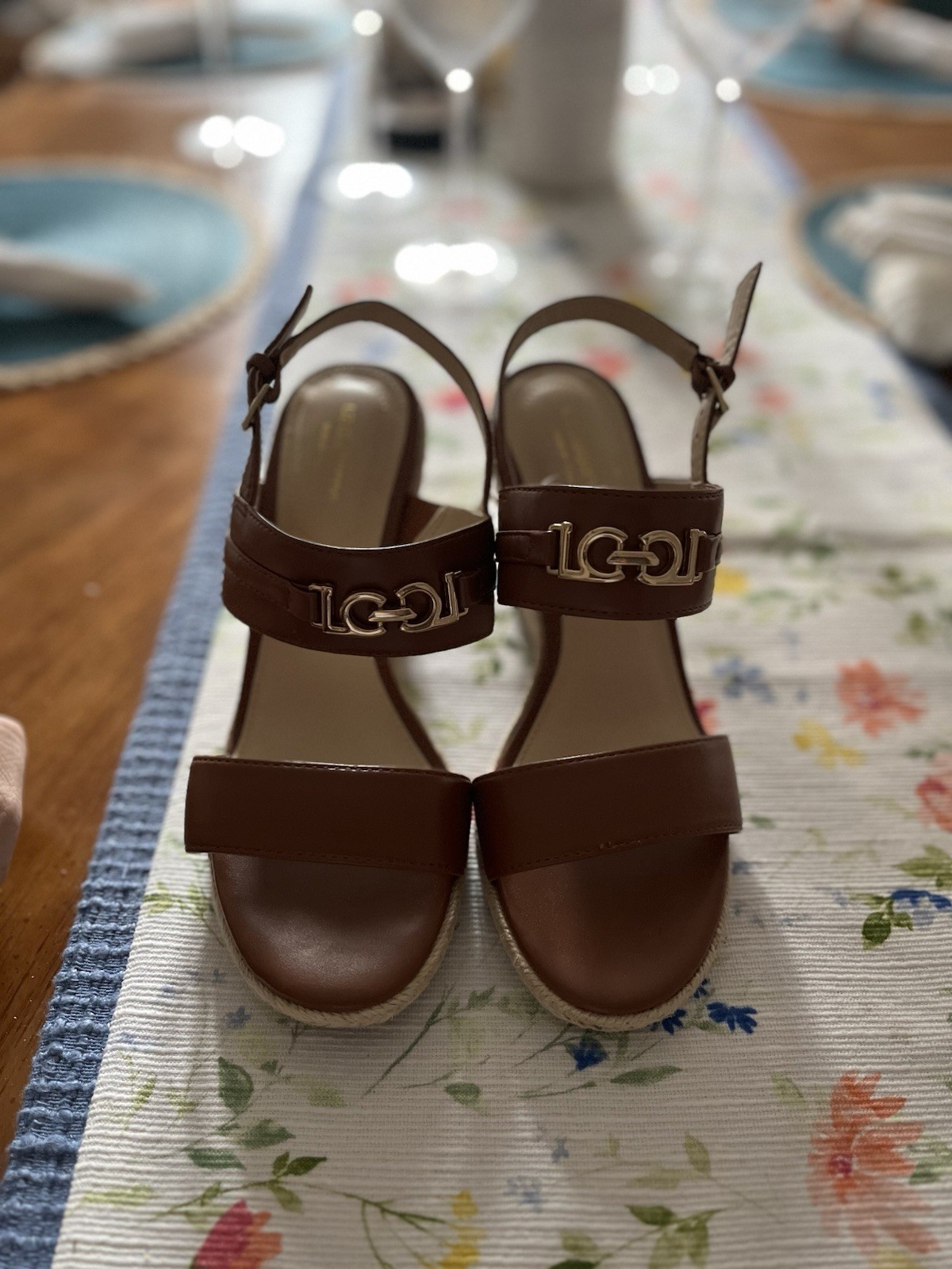 LIZ CLAIBORNE SIGNATURE WOMEN’S BROWN WEDGE SUMMER MEMORY FOAM SANDALS SIZE 7