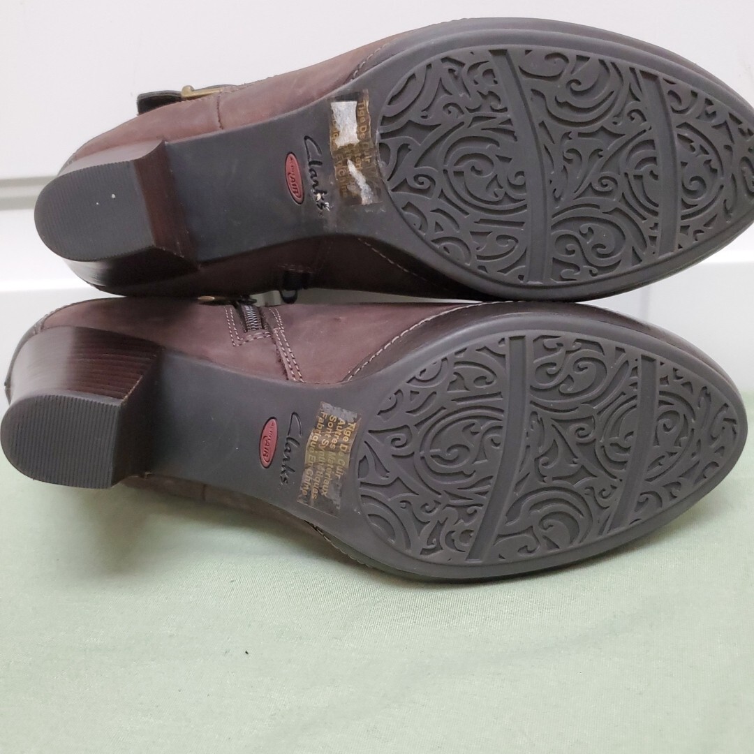 Clarks Artisan Brown Leather Ankle Bootie 8M Buckle Zip 2.75in Cuban Heel Office