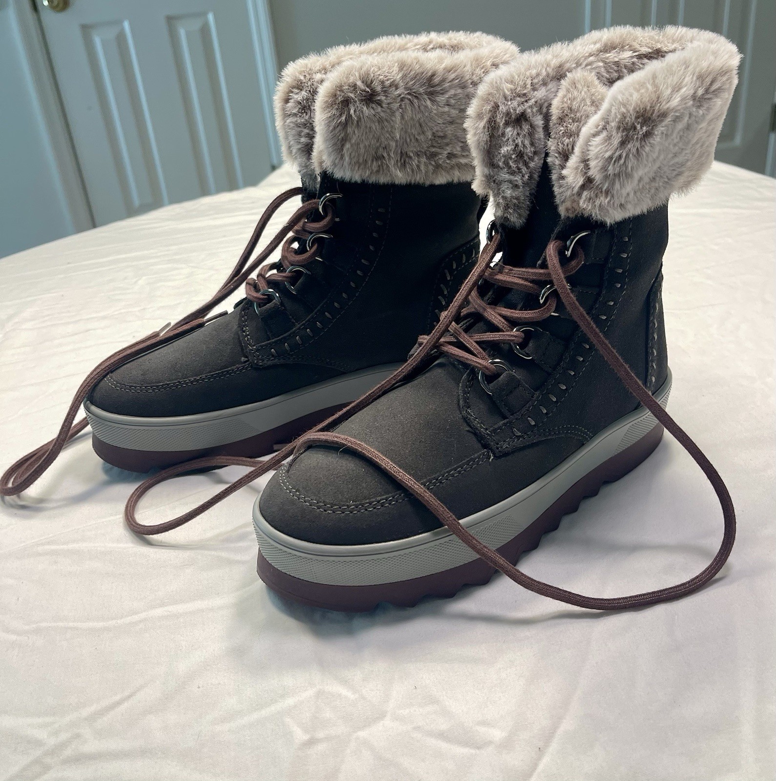 Ladies Cougar Vanetta Faux Fur Lined Waterproof Boots Size 6 Winter Fall