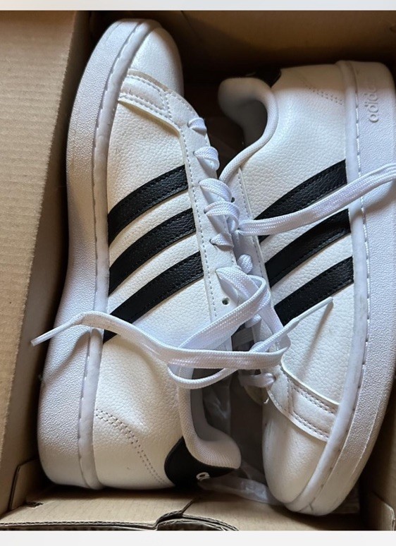 adidas women’s Low Top Lace-Up Sneakers White/Black Solid Activewear Casual