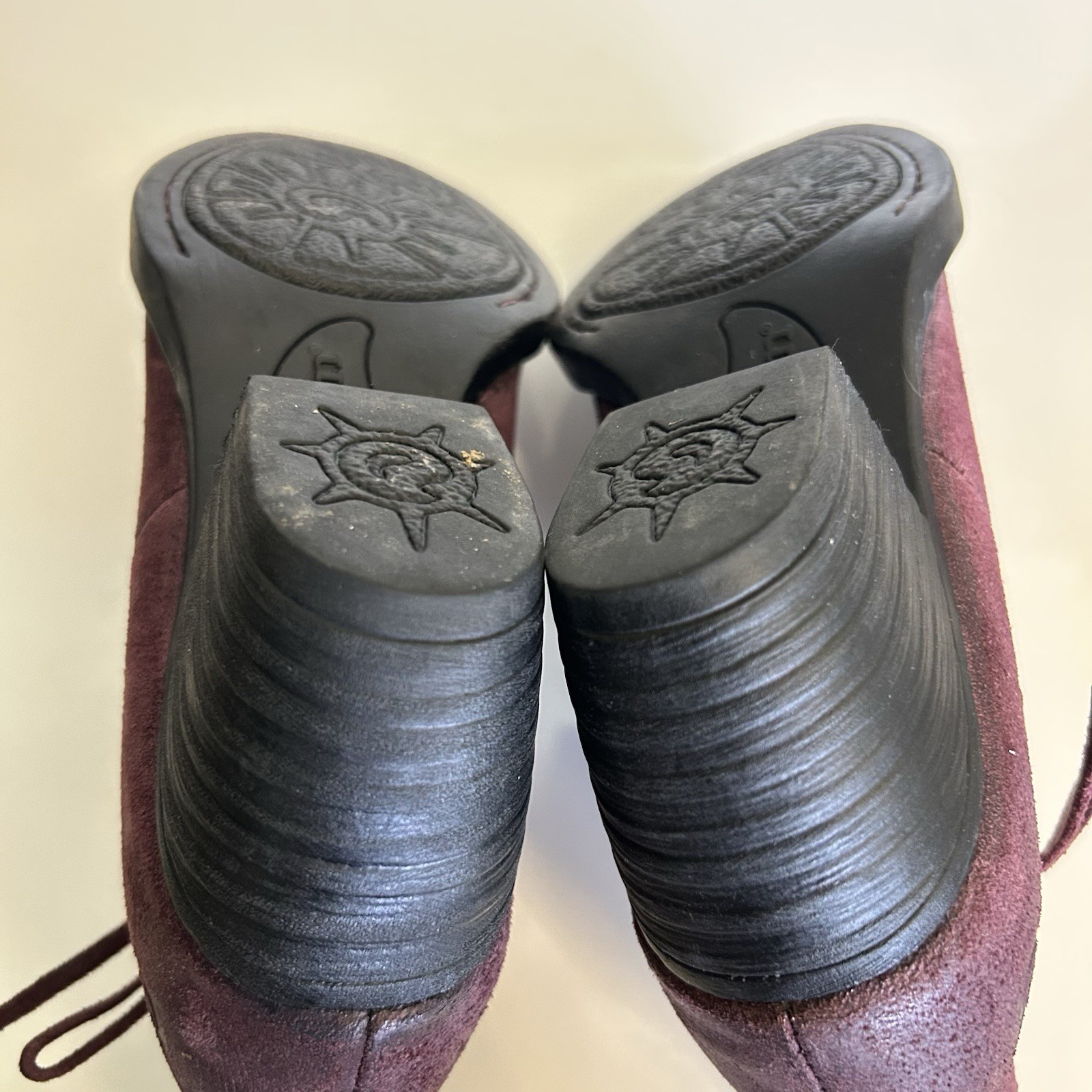 Born Women’s Sz 6M Ankle Boots Booties Shoes Burgundy Distressed Suede Zip Up