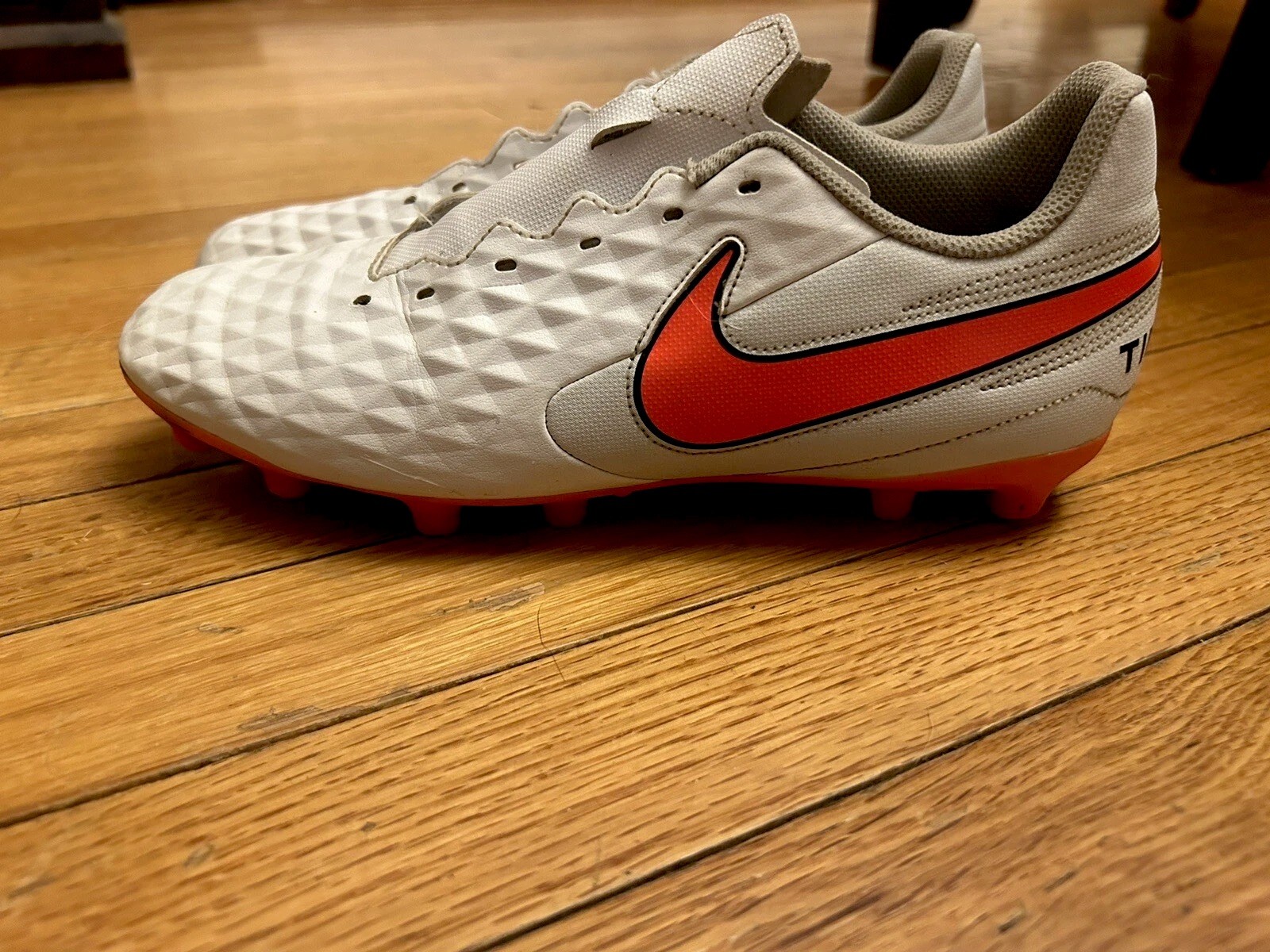 Nike Tiempo Legend 8 Soccer Cleats WoMens Size 7 White/Neon Pink AT6107-163 Nice