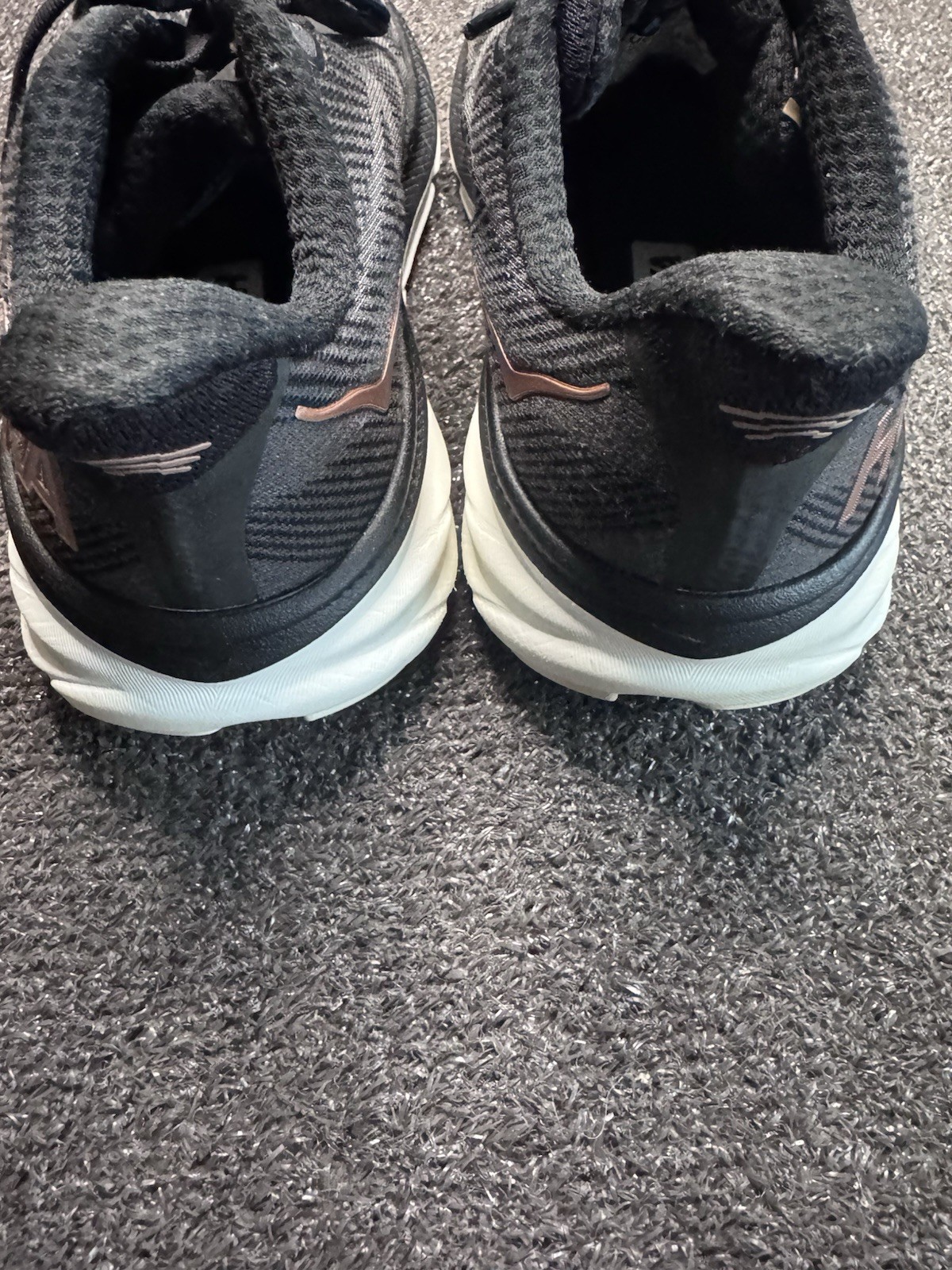 Hoka one Clifton 9 Women’s Size 7 D wide 1132211 ‘black/rose Gold’ Running Shoes