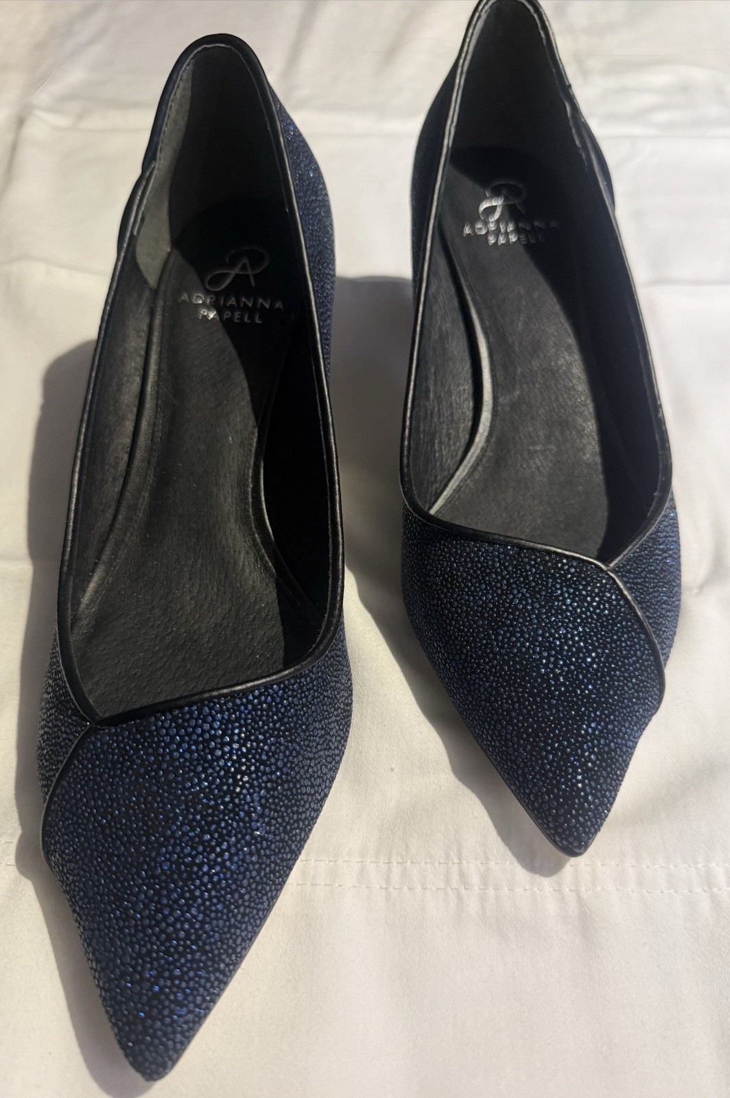 Adrianna Papell Lois Navy Shimmer Stingray Kitten Heel Pumps Women’s NWOBSize 10