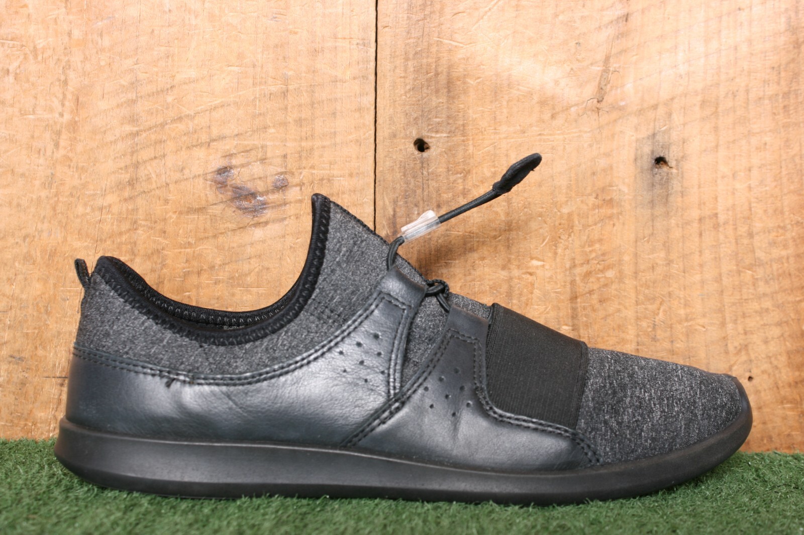 ECCO ‘Sense’ Black Textile & Leather Lightweight Toggle Sneakers Women’s Sz. 10