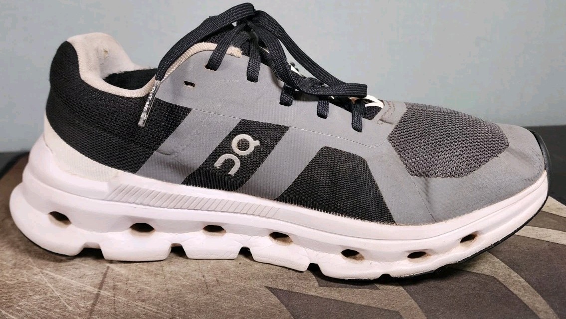 On Cloud Eclipse Black Runner Size 6.5 Women Tennis Shoes