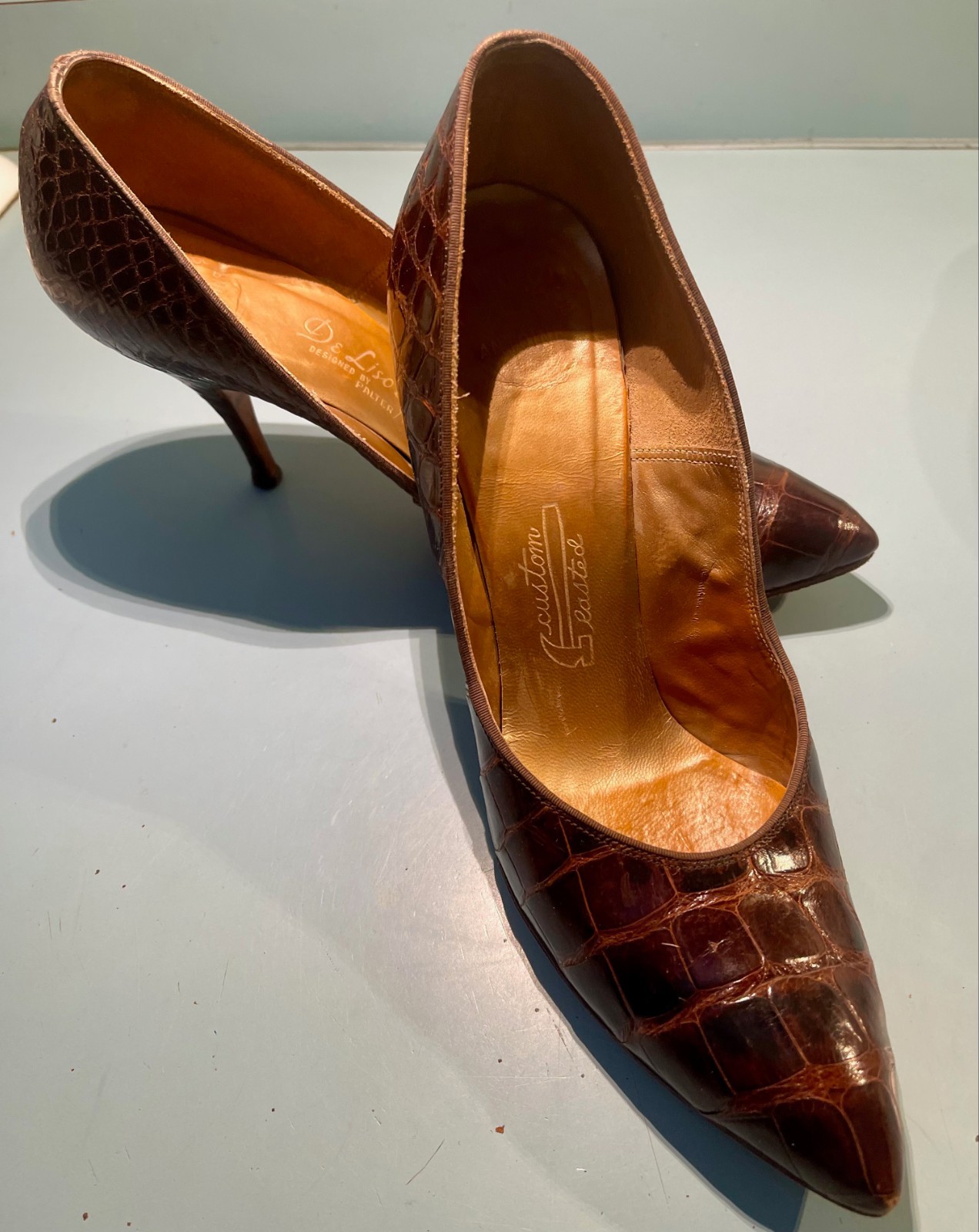 VTG DeLISO DEBS brown genuine alligator 3.5″ stiletto heels~9 AA~QUALITY~NICE