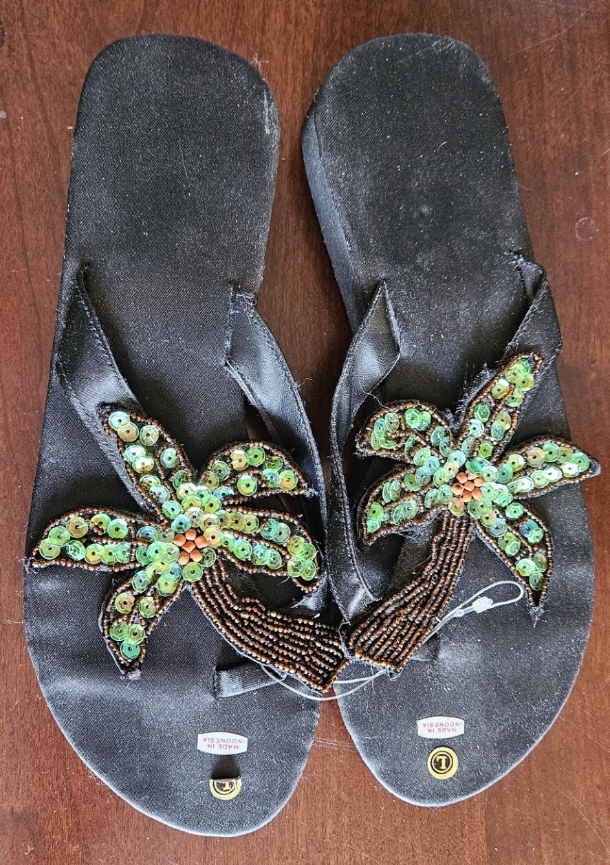 SUSAN MANGO SANDALS GREEN & BROWN BEADED PALM TREE FLIP FLOP – SIZE L – NEW