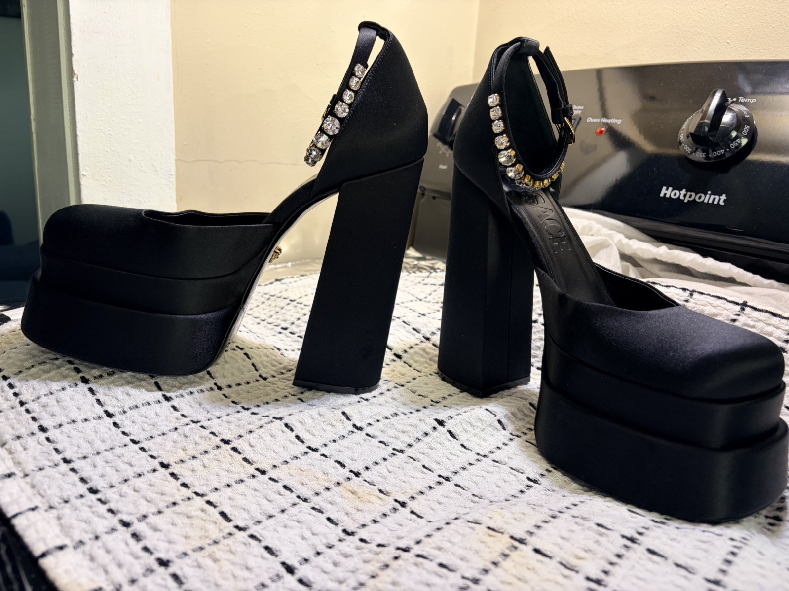 Versace Medusa Aevitas Black Patent Crystal Logo Platform Pumps 39.5 $1575