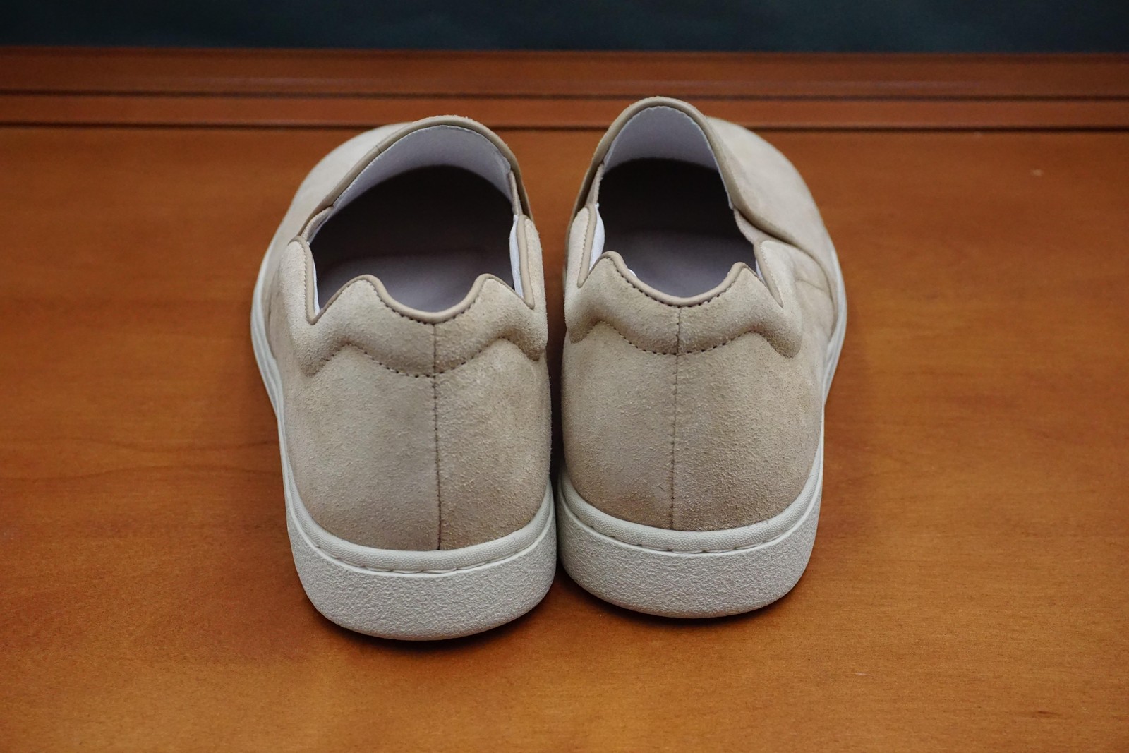 Söfft Sneakers Womens Size 7 US Beige Suede Slip On Casual Lined Cushioned Shoes