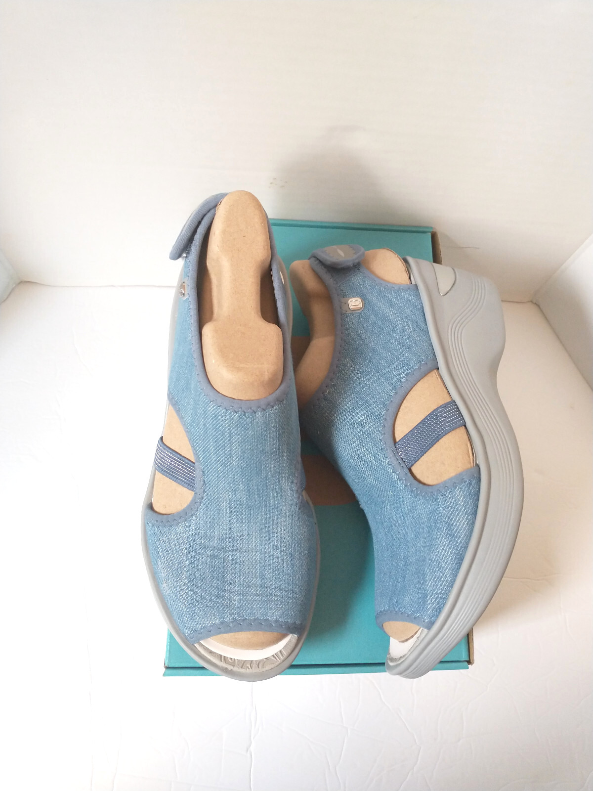 BZEES Dream ~Size 9W~ WIDE WIDTH Ankle Wedge Sandals Machine Washable Denim Blue