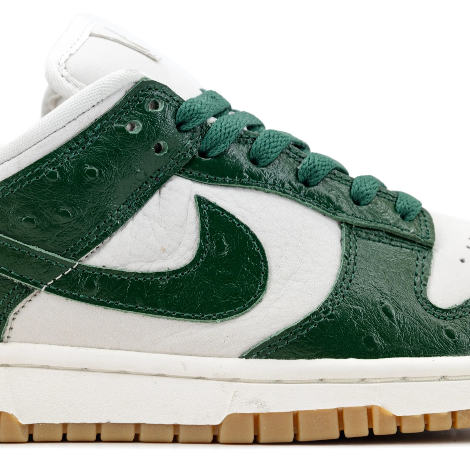 Women’s Nike Dunk Low LX «Green Ostrich» Phantm/Gorge Gn-Sl (FJ2260 002)