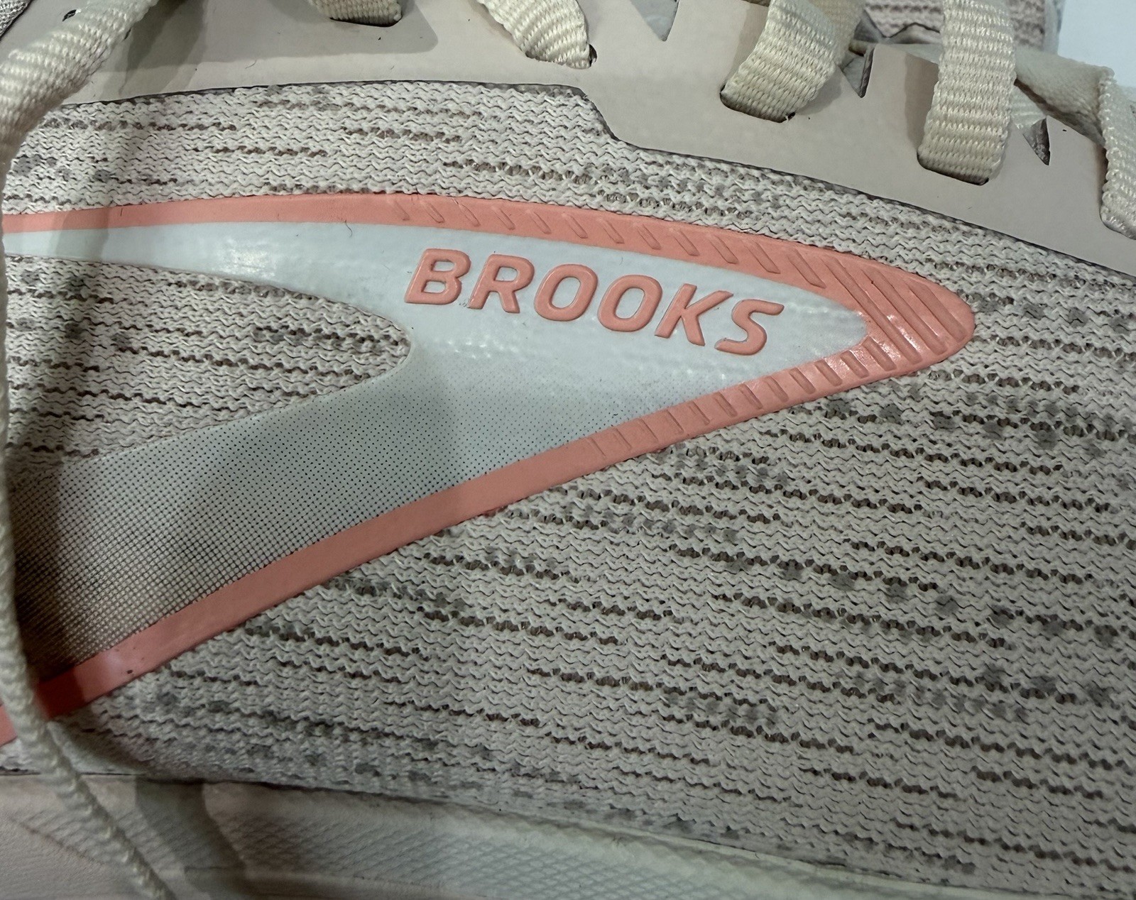 Brooks Anthem 7 Women’s Size9.5 Athletic Sneakers Almond Grey Desert Flower NWOB
