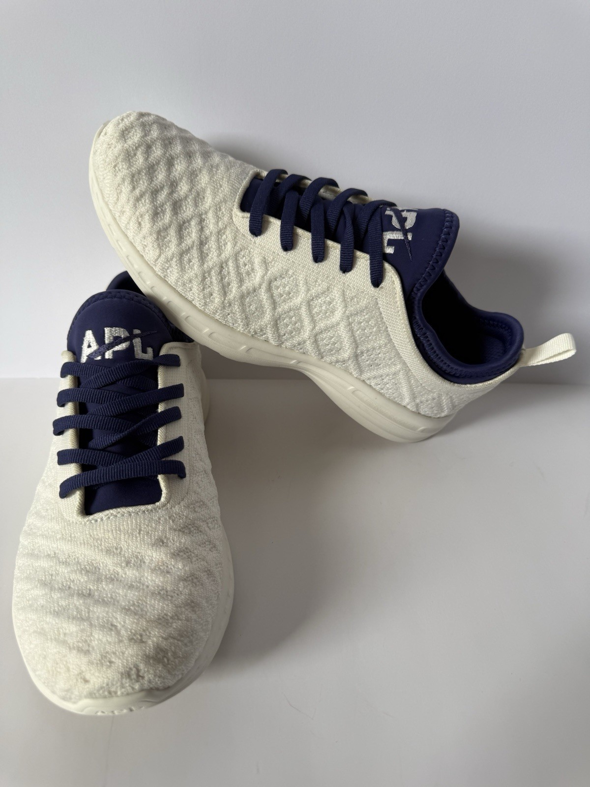 APL Techloom Phantom Knit White Blue Running Walking Shoes Women’s 7