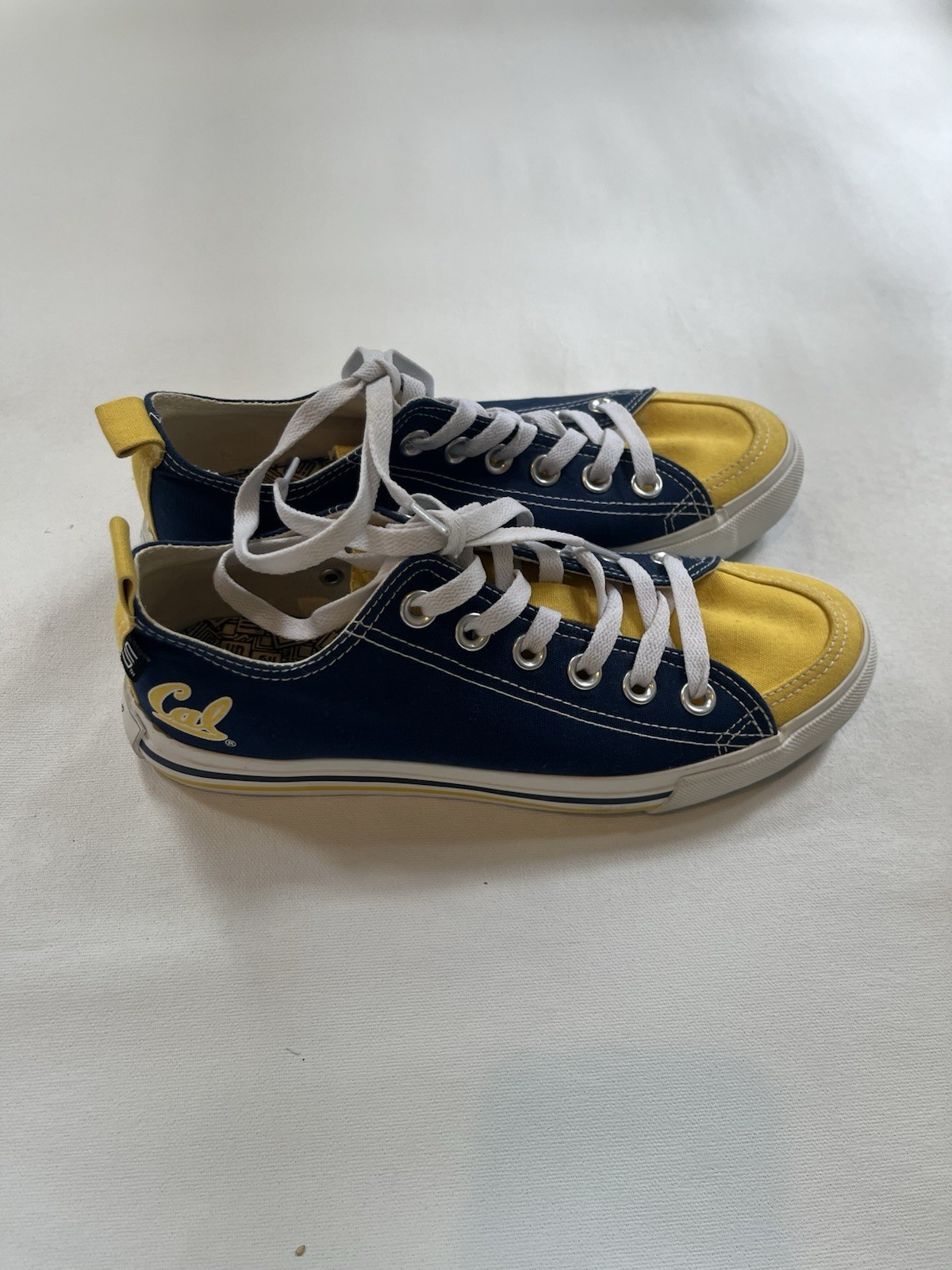 Skicks Cal Bears Low Top Unisex Sneaker Women 7