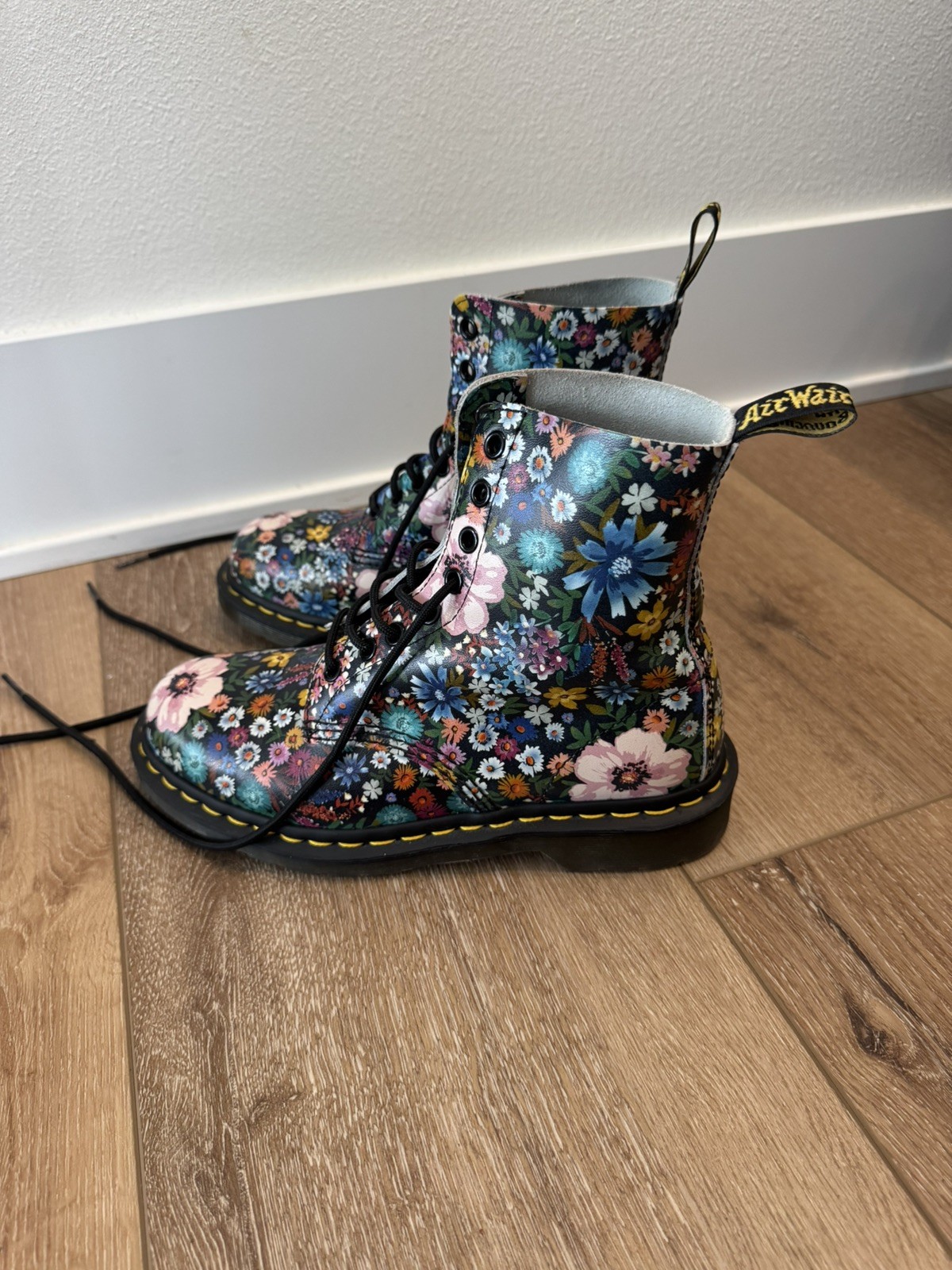 Dr Martens Wanderlust Floral 1460 WL Lace Up Combat Boots Women’s 7 Shoes RARE
