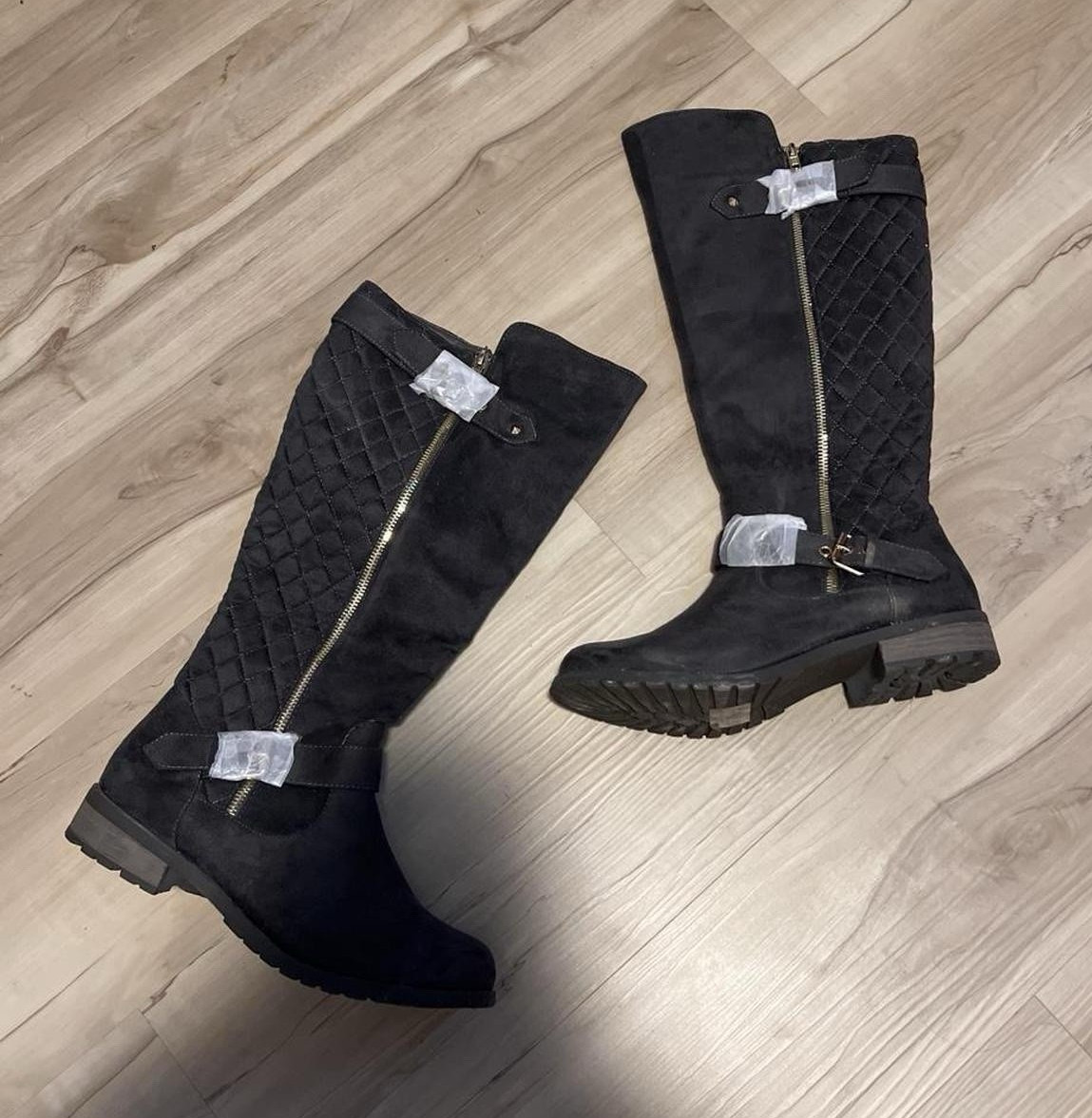 Women’s Black Knee-High Riding Boots Quilted Side Zip Buckle Lug Sole Size 10