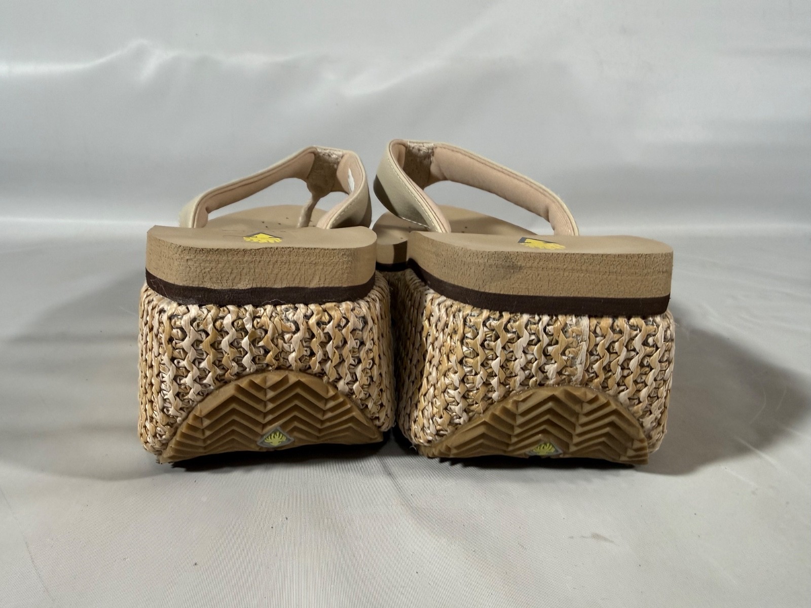 Volatile Island 2 Platform Wedge Sandals Slides Womens Sz 9 Raffia Thong Cream n