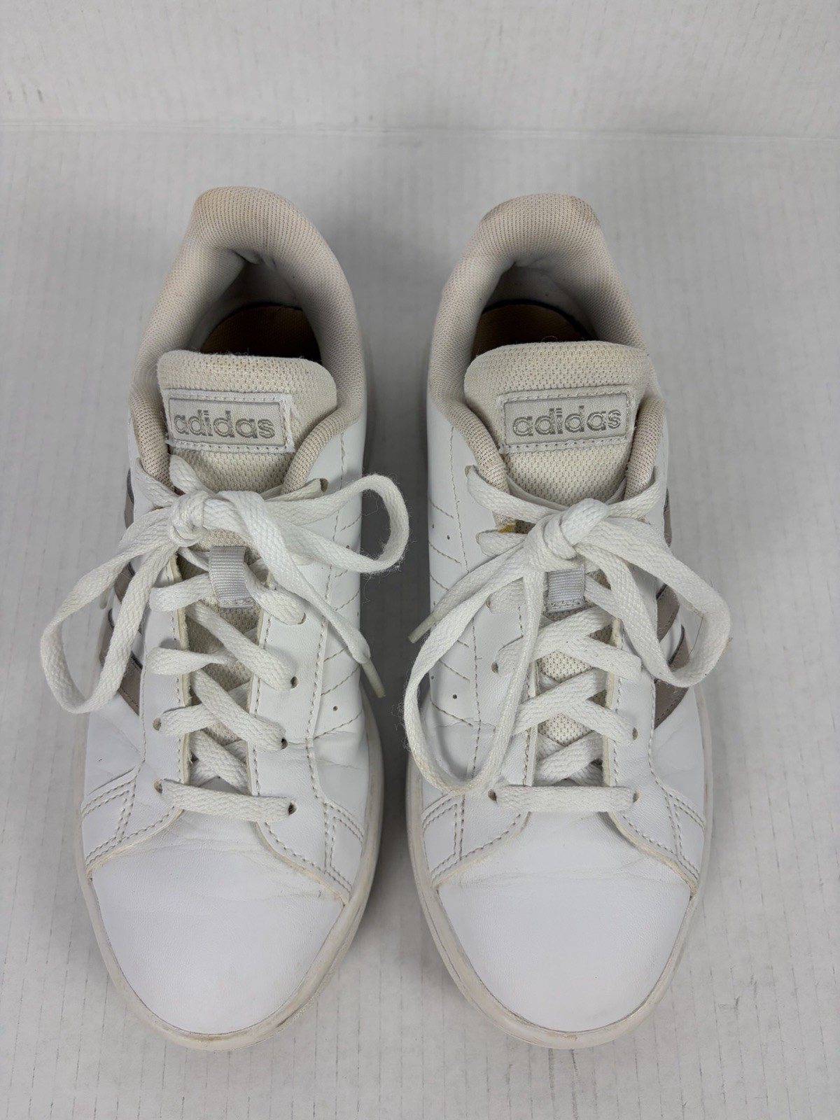Adidas Grand Court 3.0 Womens Sz 6 White Platinum Silver Stripe Sneakers EE7874