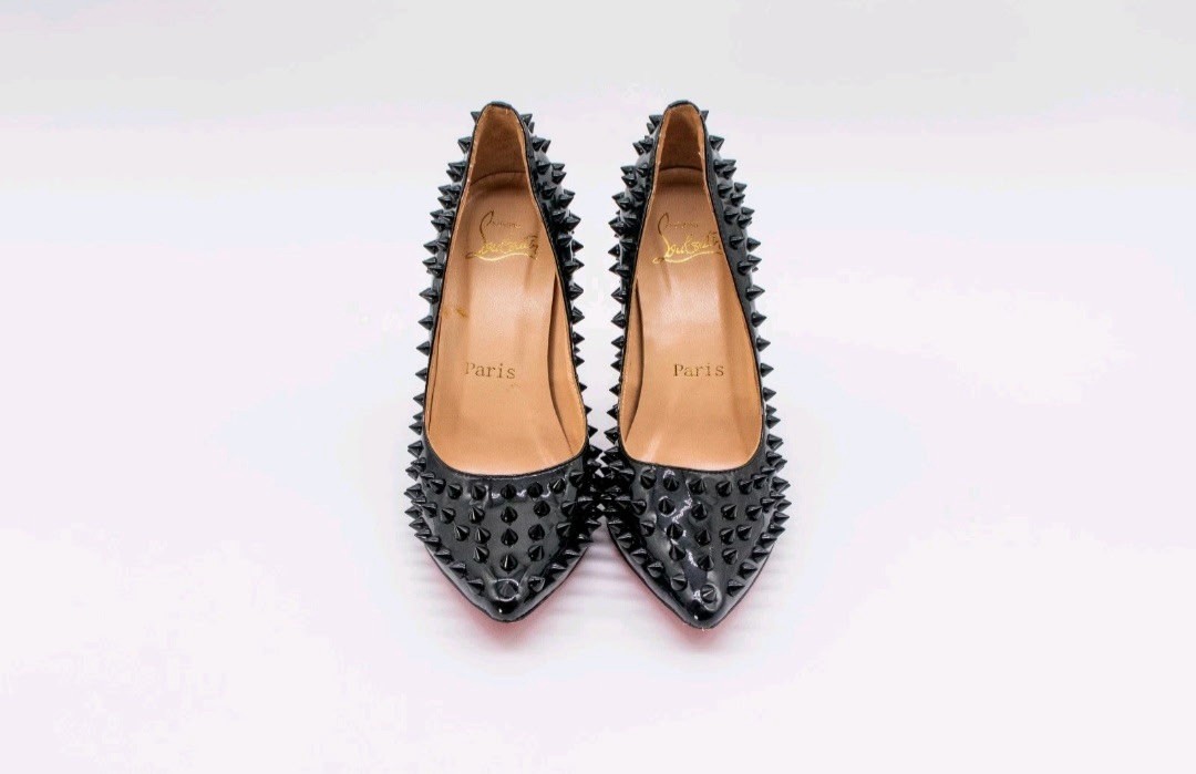 Christian Louboutin Black Leather Pigalle Spikes 100mm Pumps Sz 37
