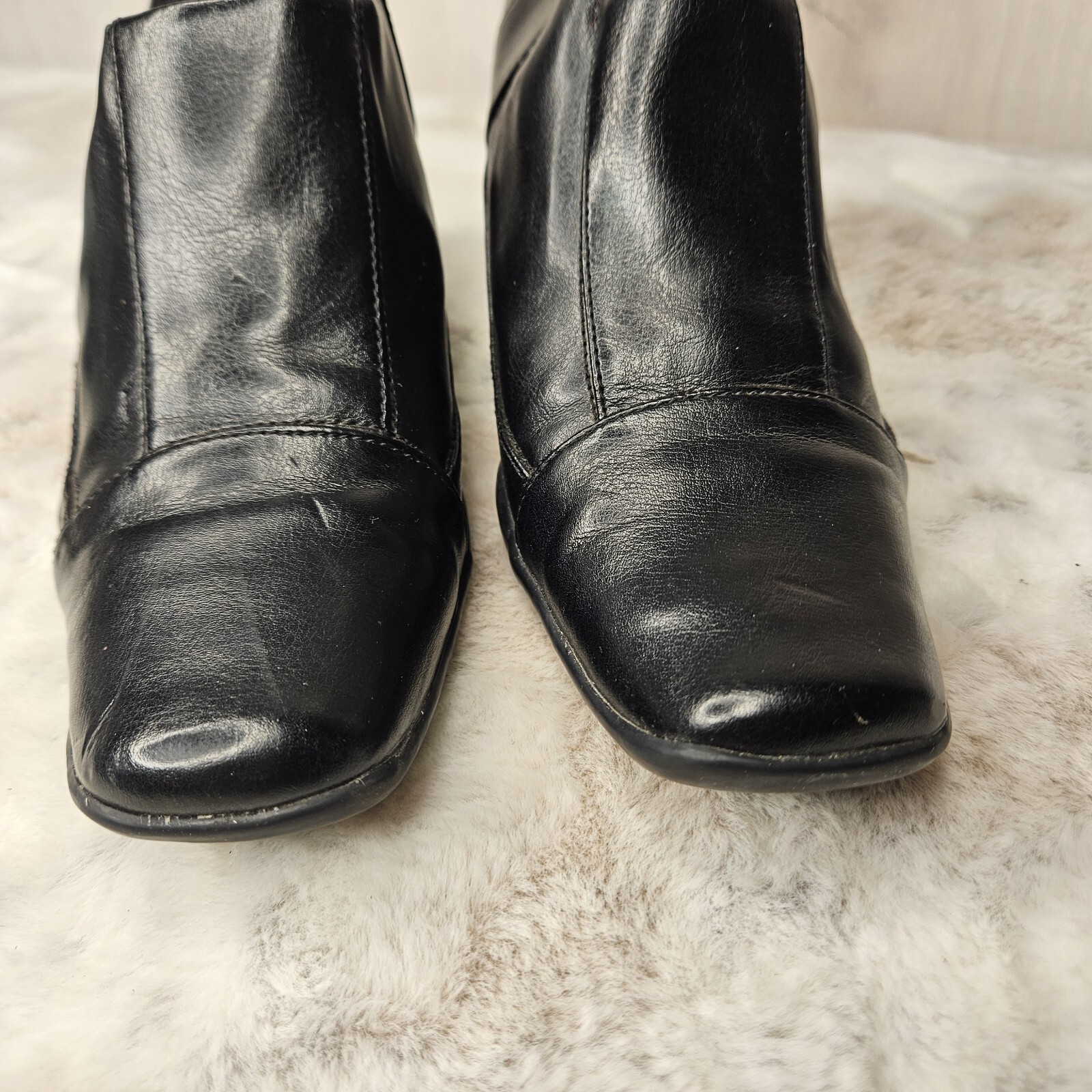 Aerosoles Women’s Black Ankle Boots Booties 7.5M Faux Leather AMACING 2.75″ Heel