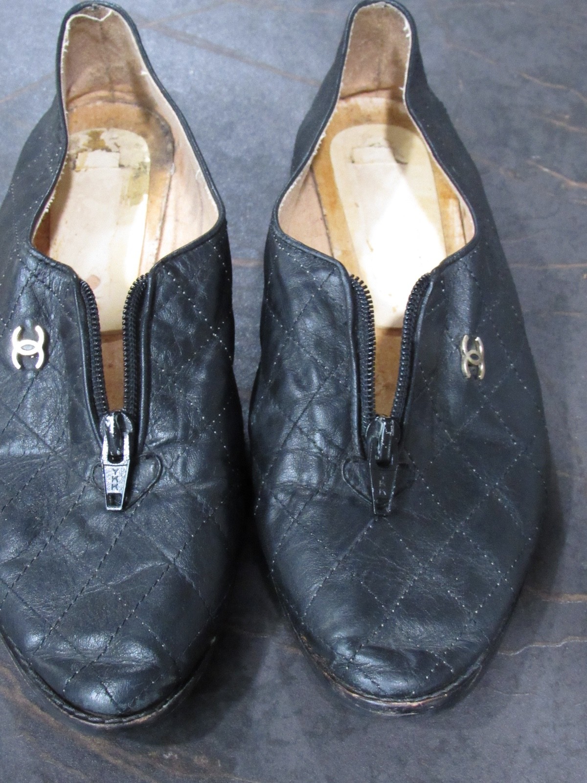 Vtg 80s RARE Zipper CHANEL Black Leather Quilted Logo Loafer Flats SHOES 8 39