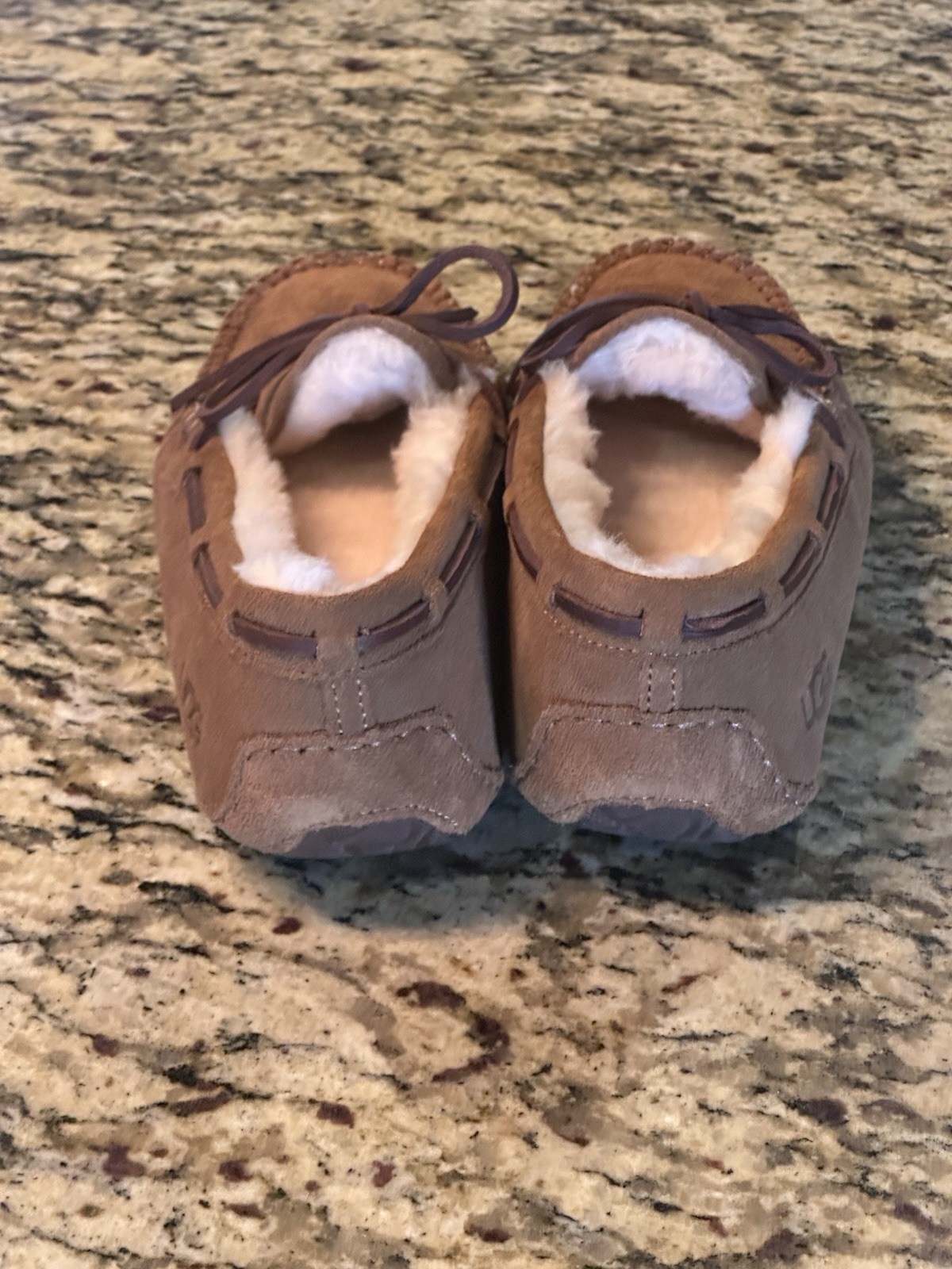 UGG Australia DAKOTA Chestnut SHEEPSKIN MOCCASIN SLIPPERS Women’s 9