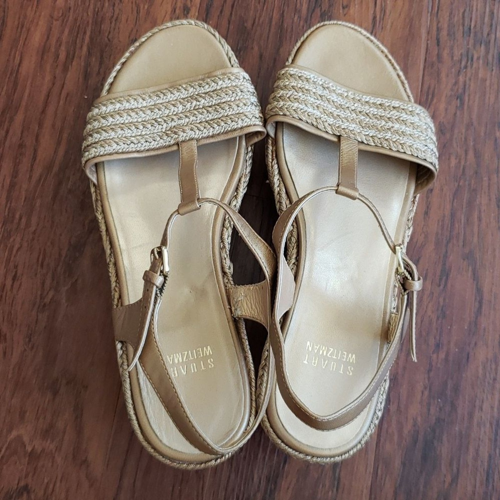 Stuart Weitzman Gold Platform Sandals Size 8 Chic Feminine Retro Boho Summer