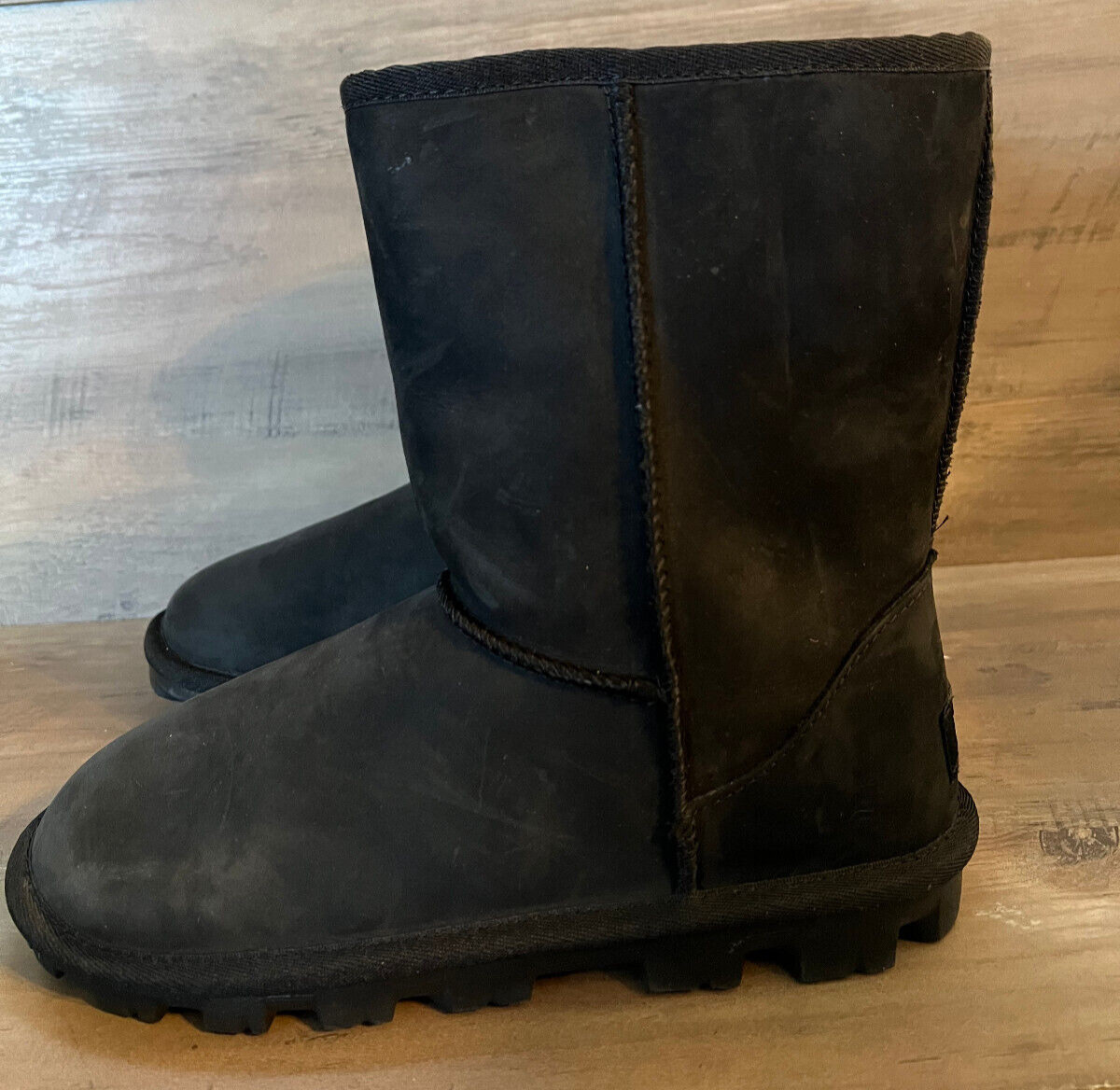 Ugg Essential Short Black Water Resistant Leather Wool Women’s Boot Size 6 US