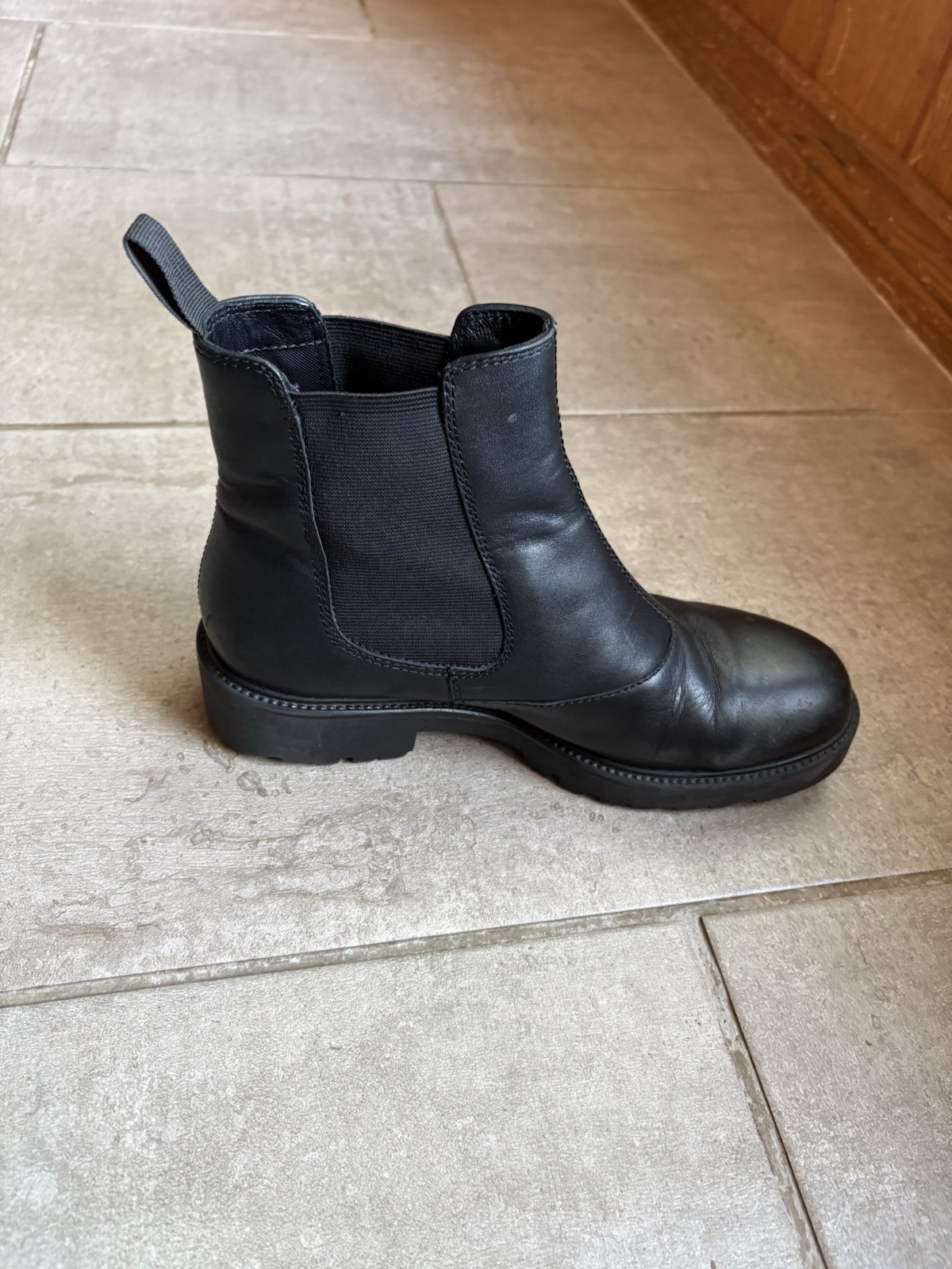 Vagabond Shoemakers Black Leather Chelsea Ankle Boots Slip-On Lug Sole EU 37