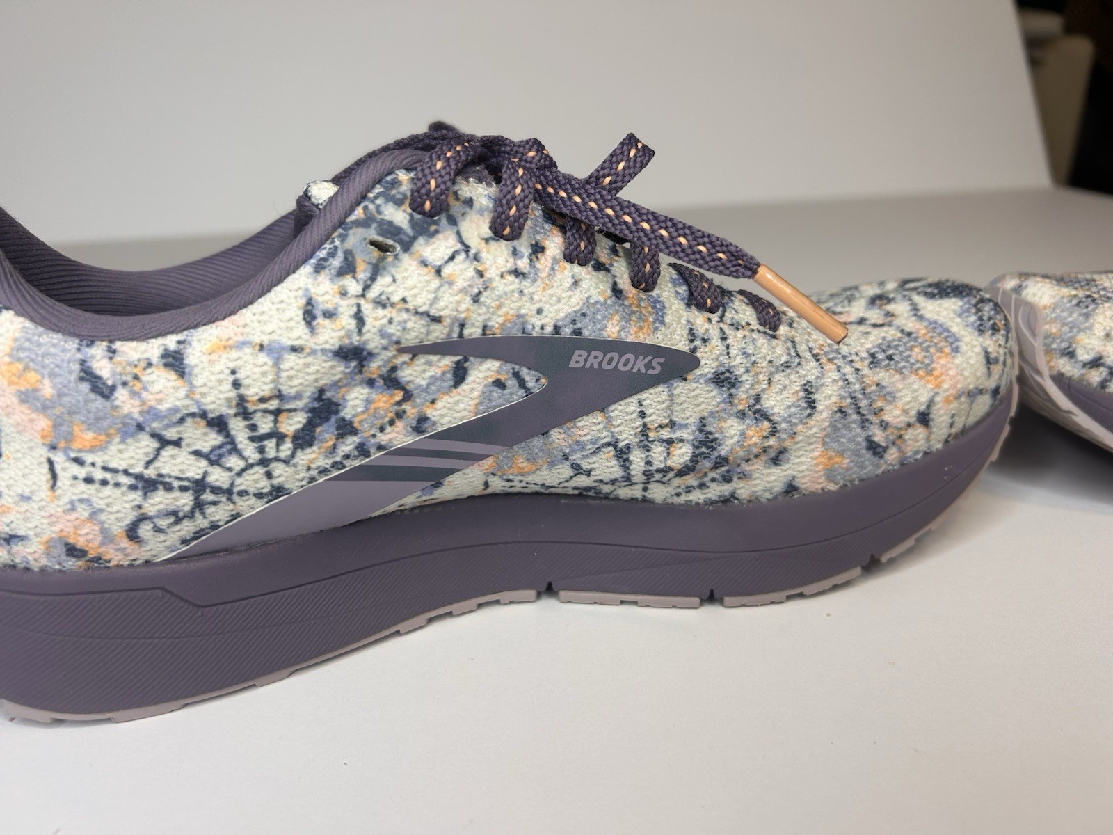Brooks 1203611b164 Revel 5 Multicolor Running Sneakers Women Size 9 DNA purple