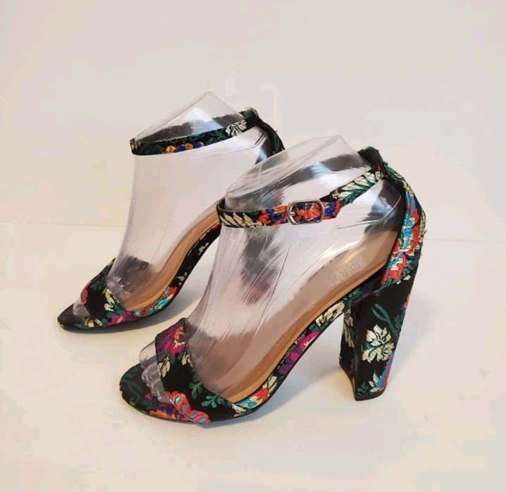Trash Sz 5 Black Multicolor Floral Embroidery Open Toe Sandals Chunky Heel Party