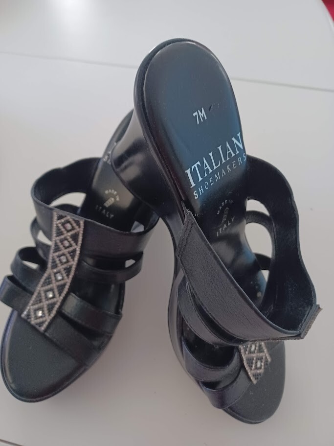 Italian Shoemakers Frankie Black Wedge Rhinestones 7M Made In Italy 2.75” Heel