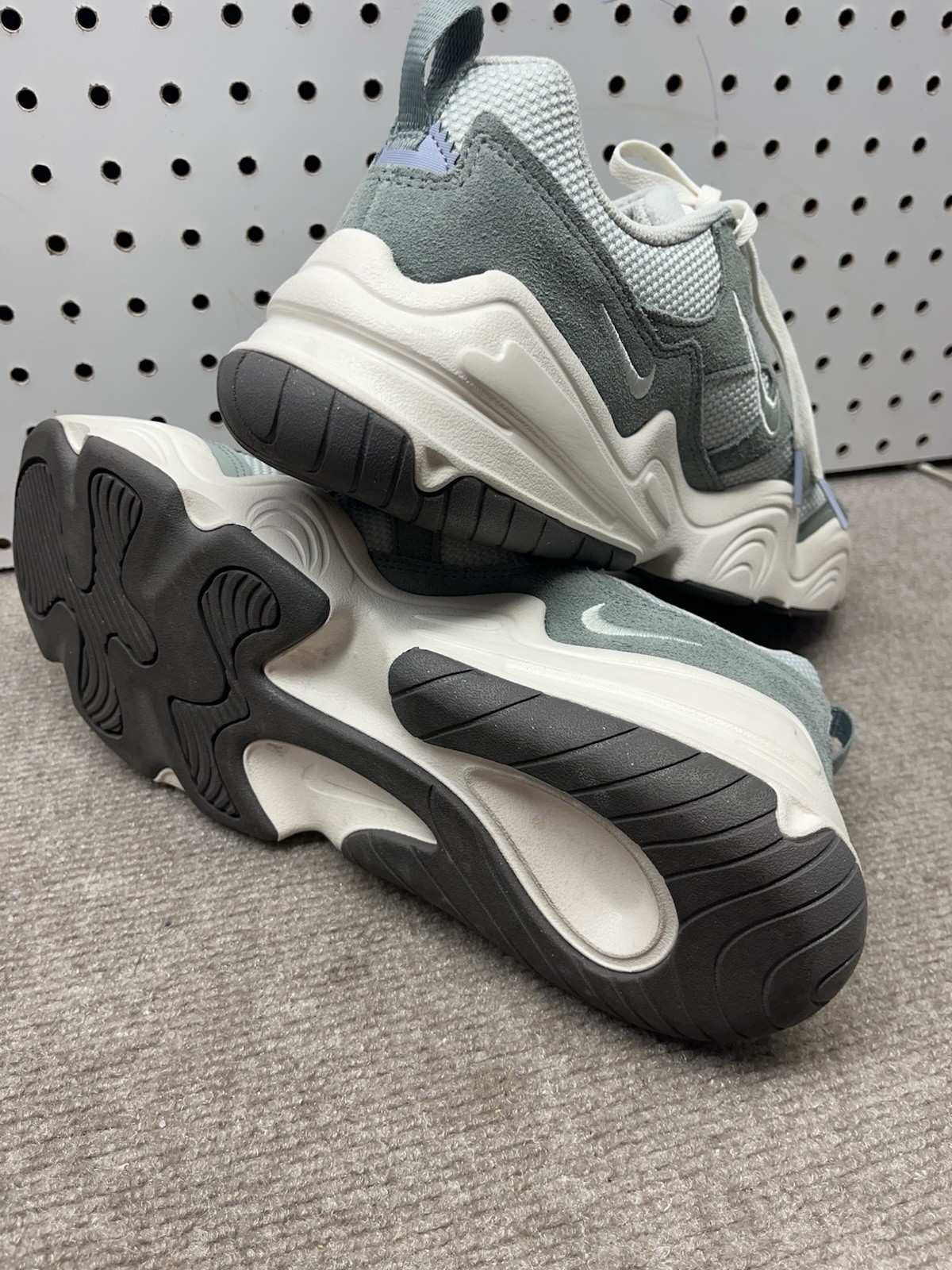 (1) Size 11 – Nike Tech Hera Mica Green W