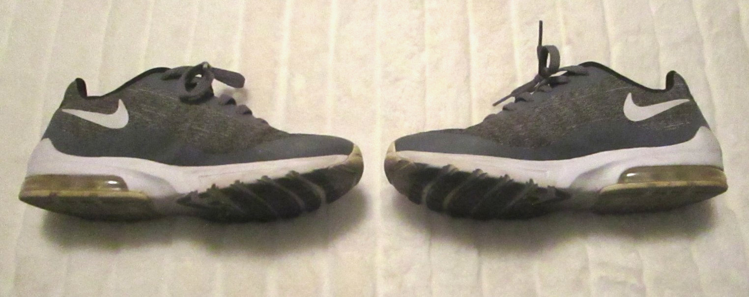 Nike Air Max Invigor Gray Tech Knit Fabric Ltwt Running Shoes Size 8.5 M 917544