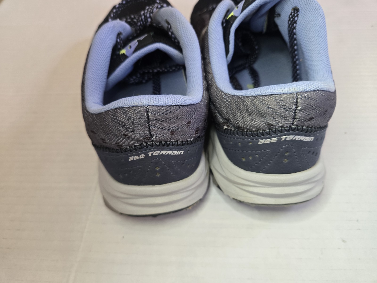 NEW BALANCE TRAIL RUNNING SHOE WT690LB2 LAVENDER BLACK SIZE 8.5 WOMEN’S