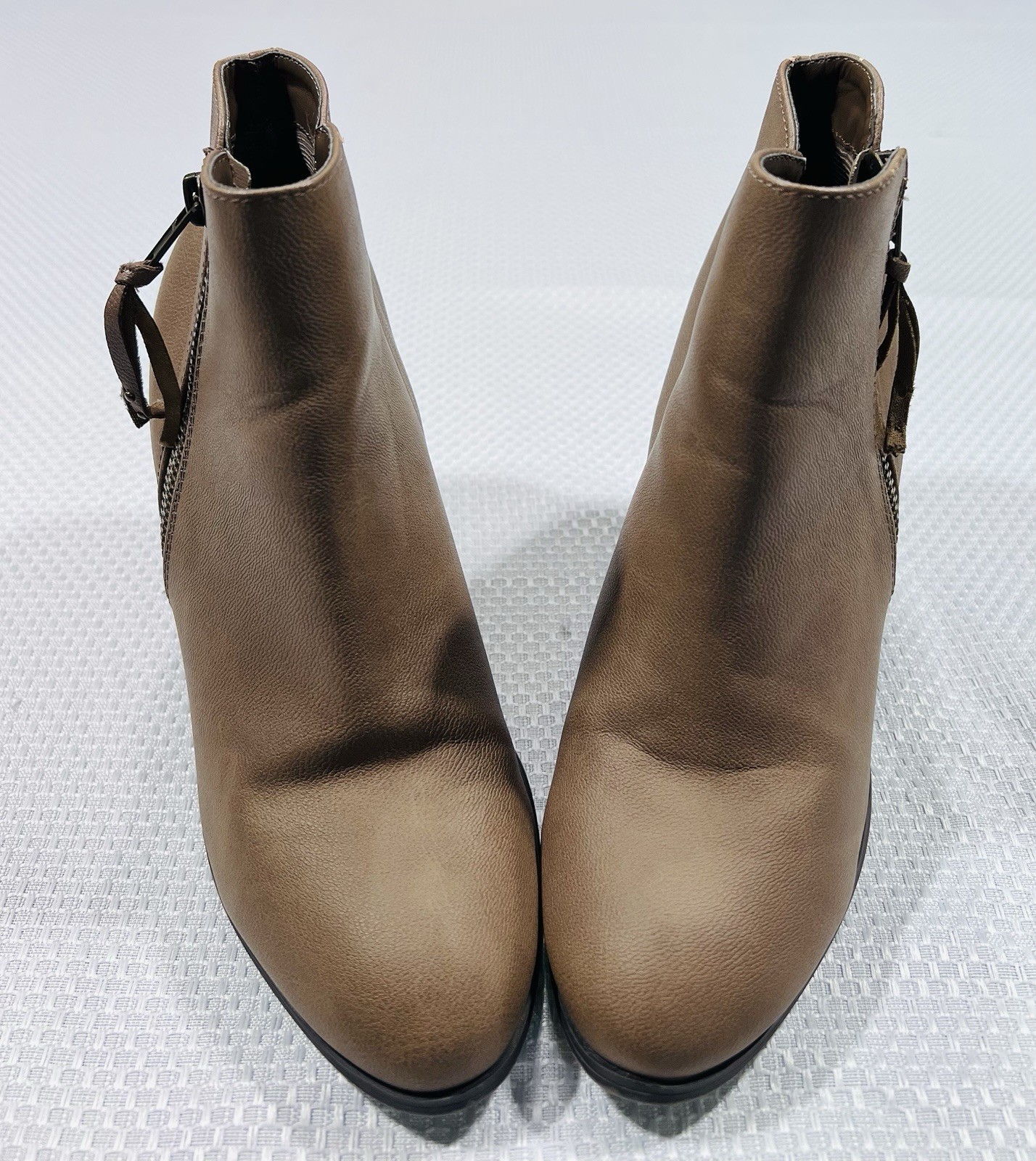 Charlotte Russe Women’s Brown Faux Leather Ankle Bootie Side Zip Round Toe 7M