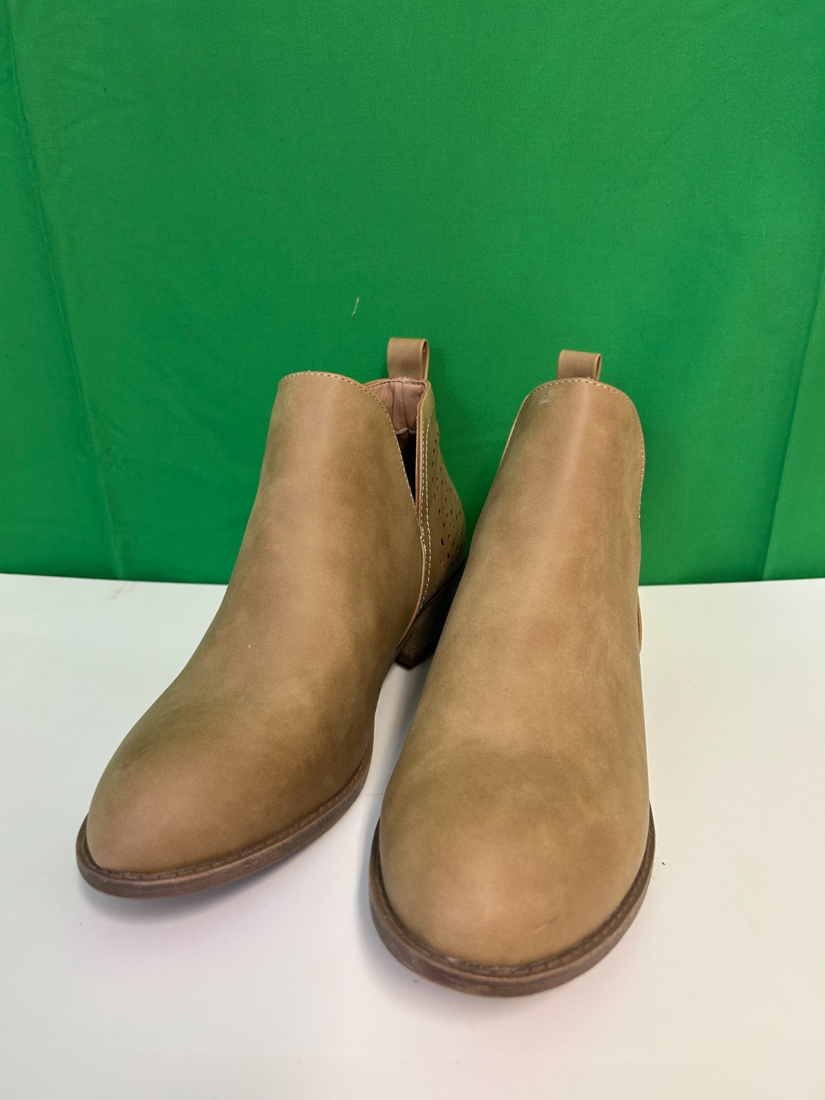 Vepose Womens Pull on Ankle Boots. Low Heel Cutout Booties. 9 Brown Tan