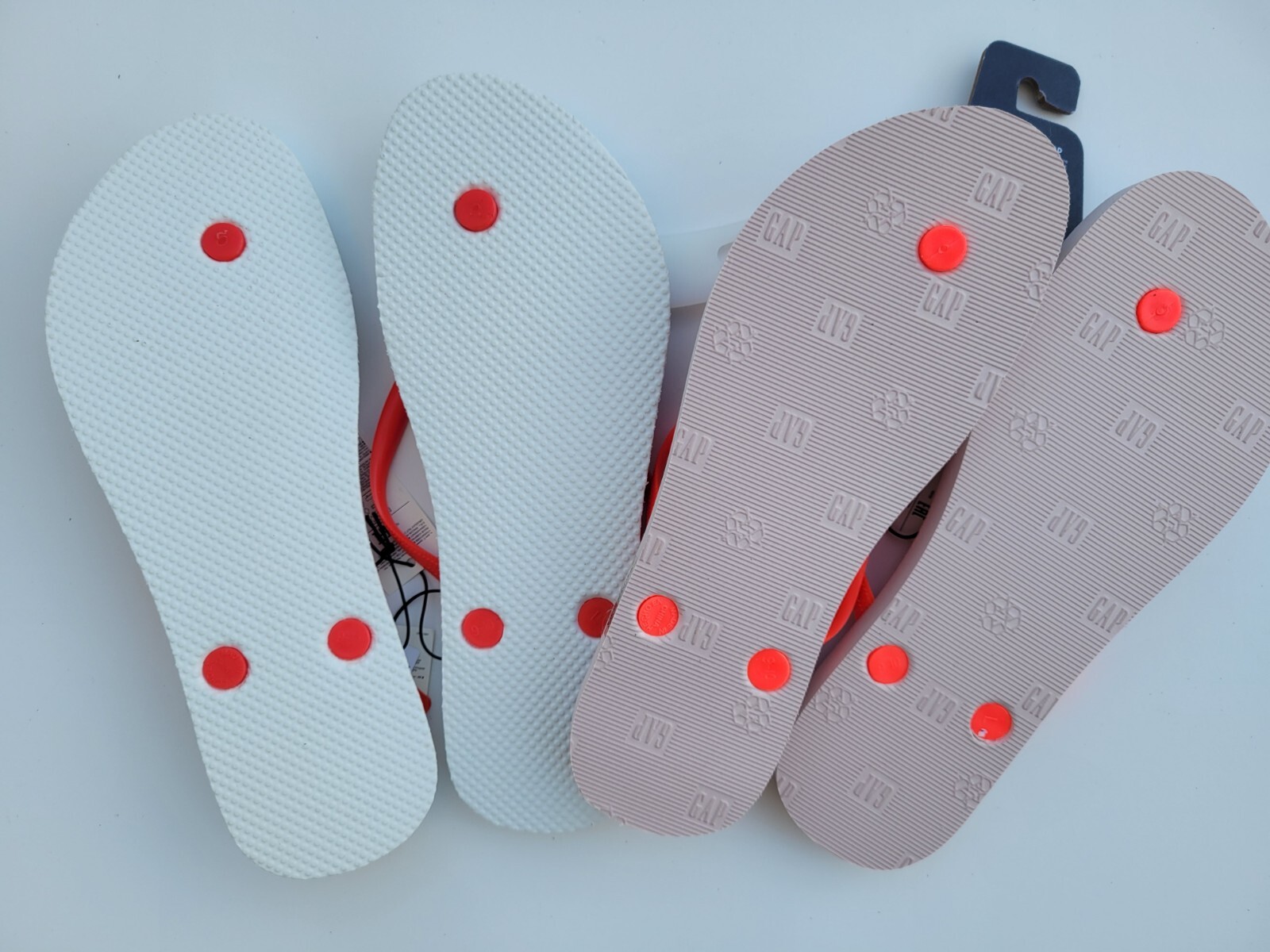 2 Gap Women’s Stripe / solid print Flip flop