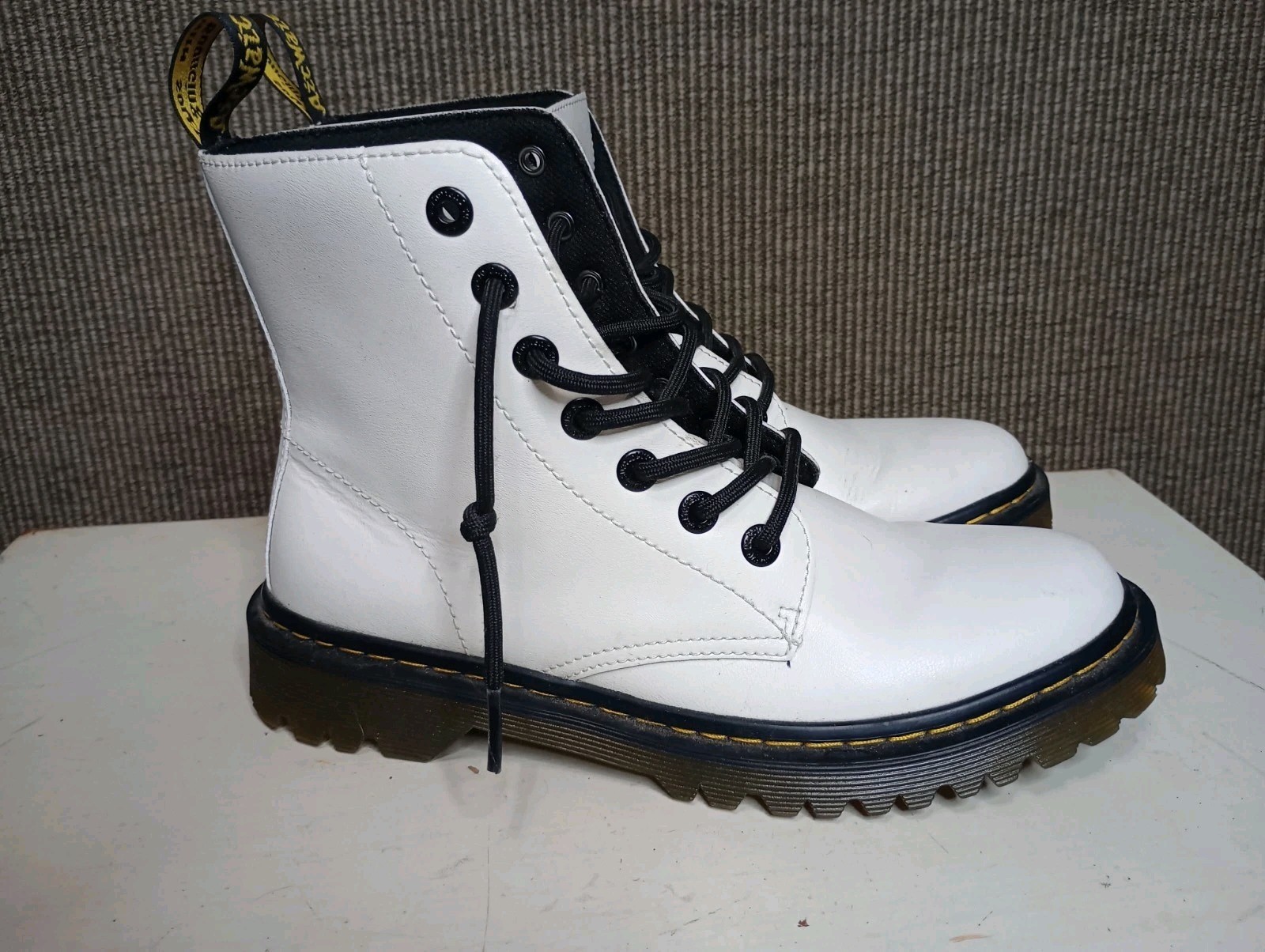 Dr. Martens Luana Women’s Size 9 Boots White