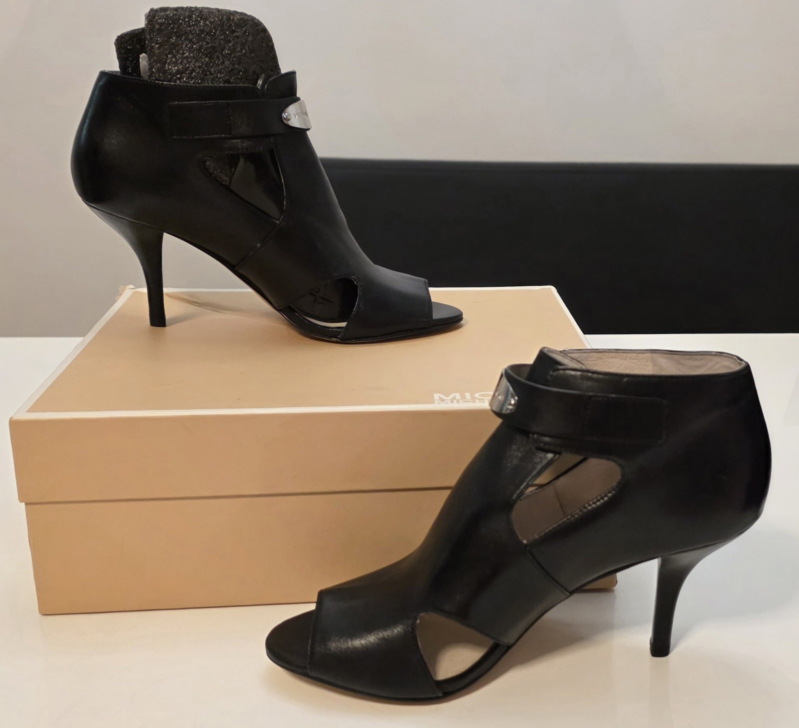 MICHAEL KORS BOOTS MK PLATE BLACK BOOTIES SIZE 7M