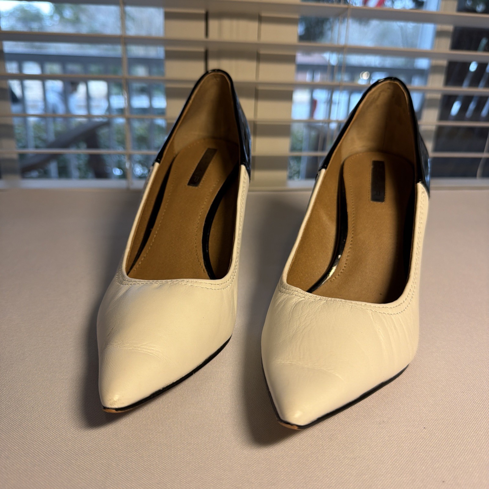 Tahari “Peyton” two-tone pumps Size 7M