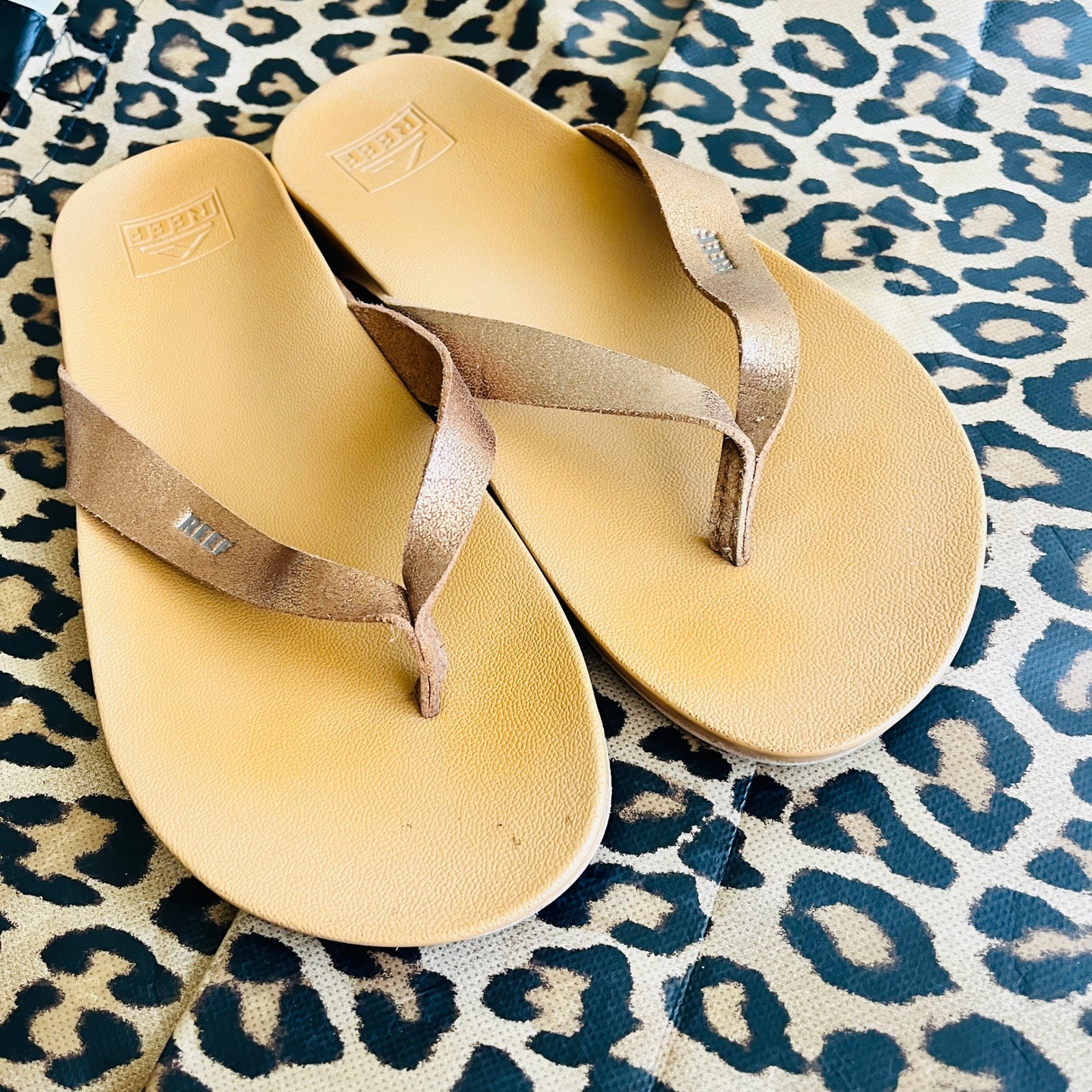 Reef Cushion Court Rose Gold Metallic Vegan Leather Flip Flop Sandals Womens 9
