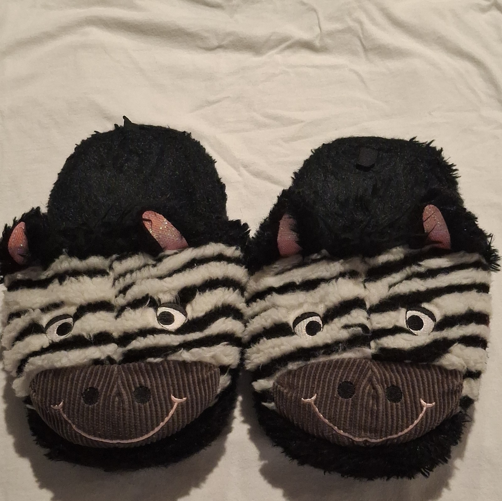 Women’s Plush Zebra Animal Print Slip-On Slippers Faux Fur Sz 7/8 Black/White