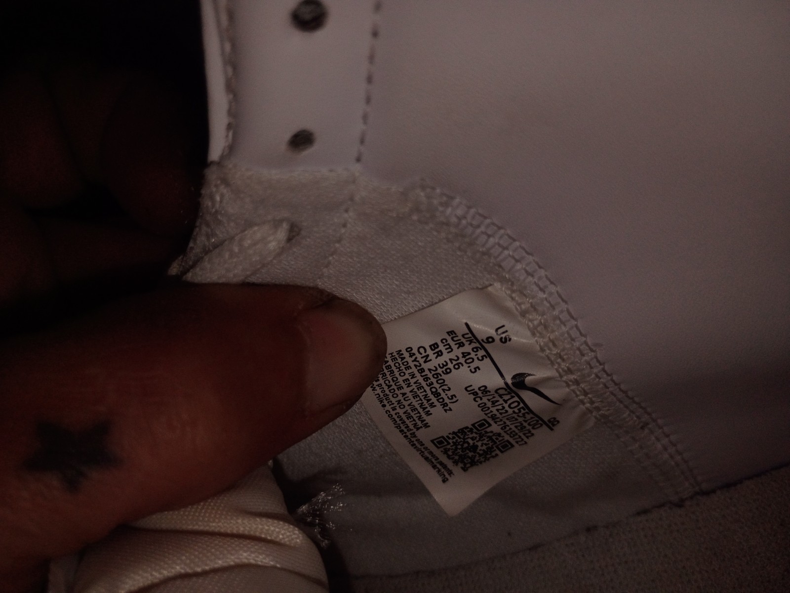 Size 9 women’s- Nike Blazer ’77 Vintage Mid White