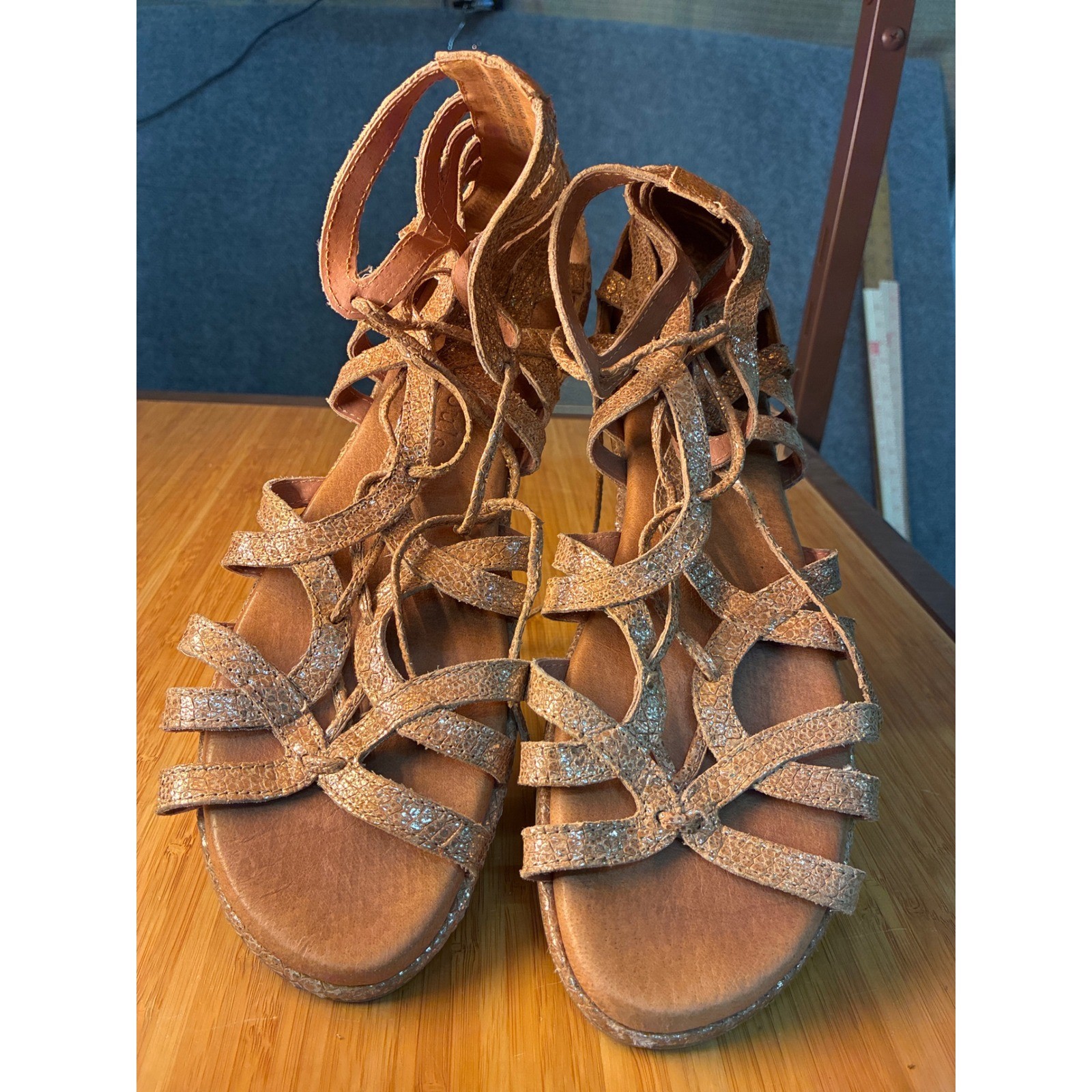 Gentle Souls Kenneth Cole Break My Heart Rose Gold Gladiator Sandals 8.5 M