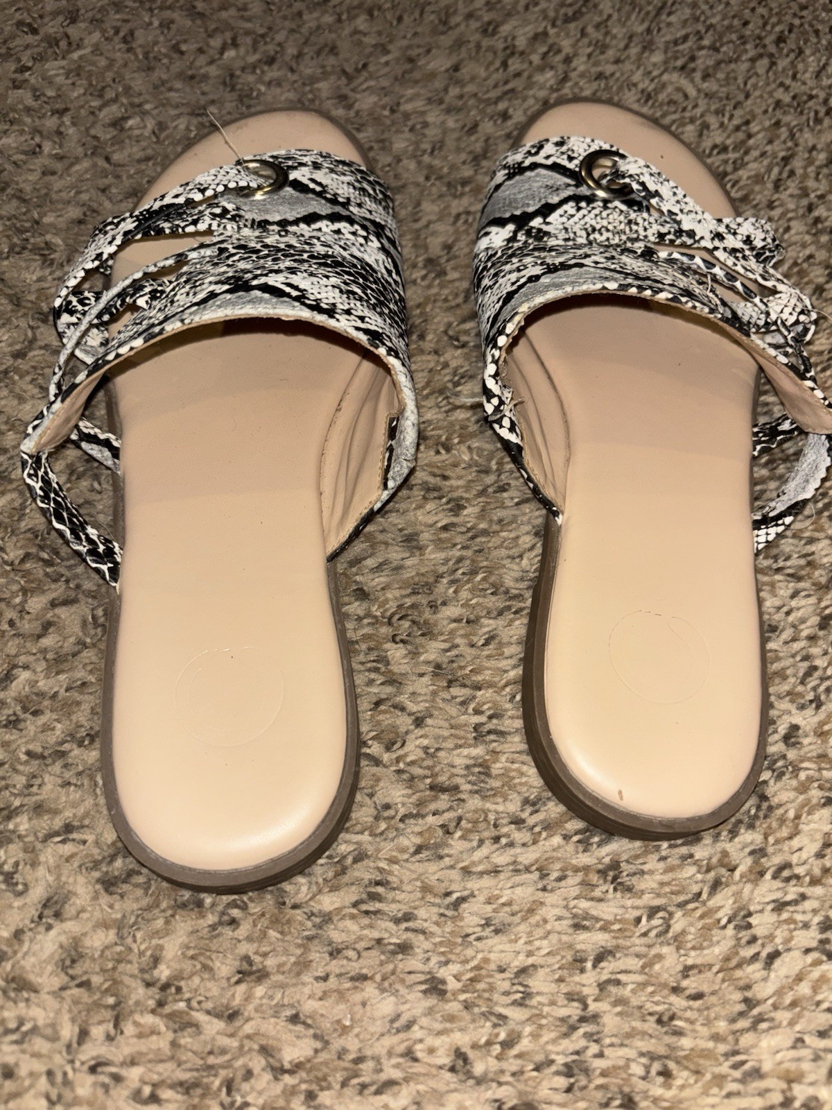Journee Collection Women’s Hasten Brown Flat Sandals Shoes Size 6.5 Snake print