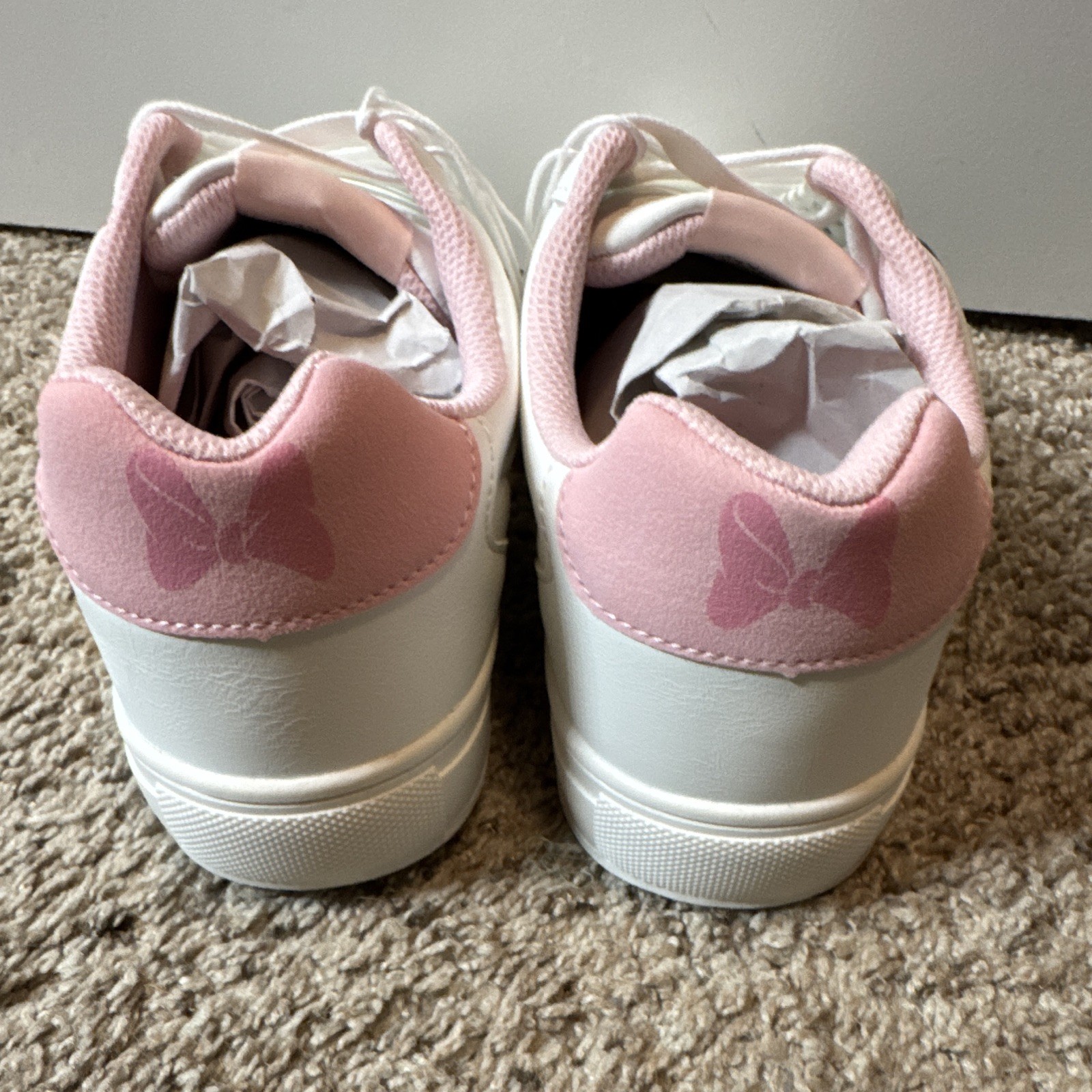 Disney Minnie Mouse Women’s White/Pink Low Top Sneakers 842390