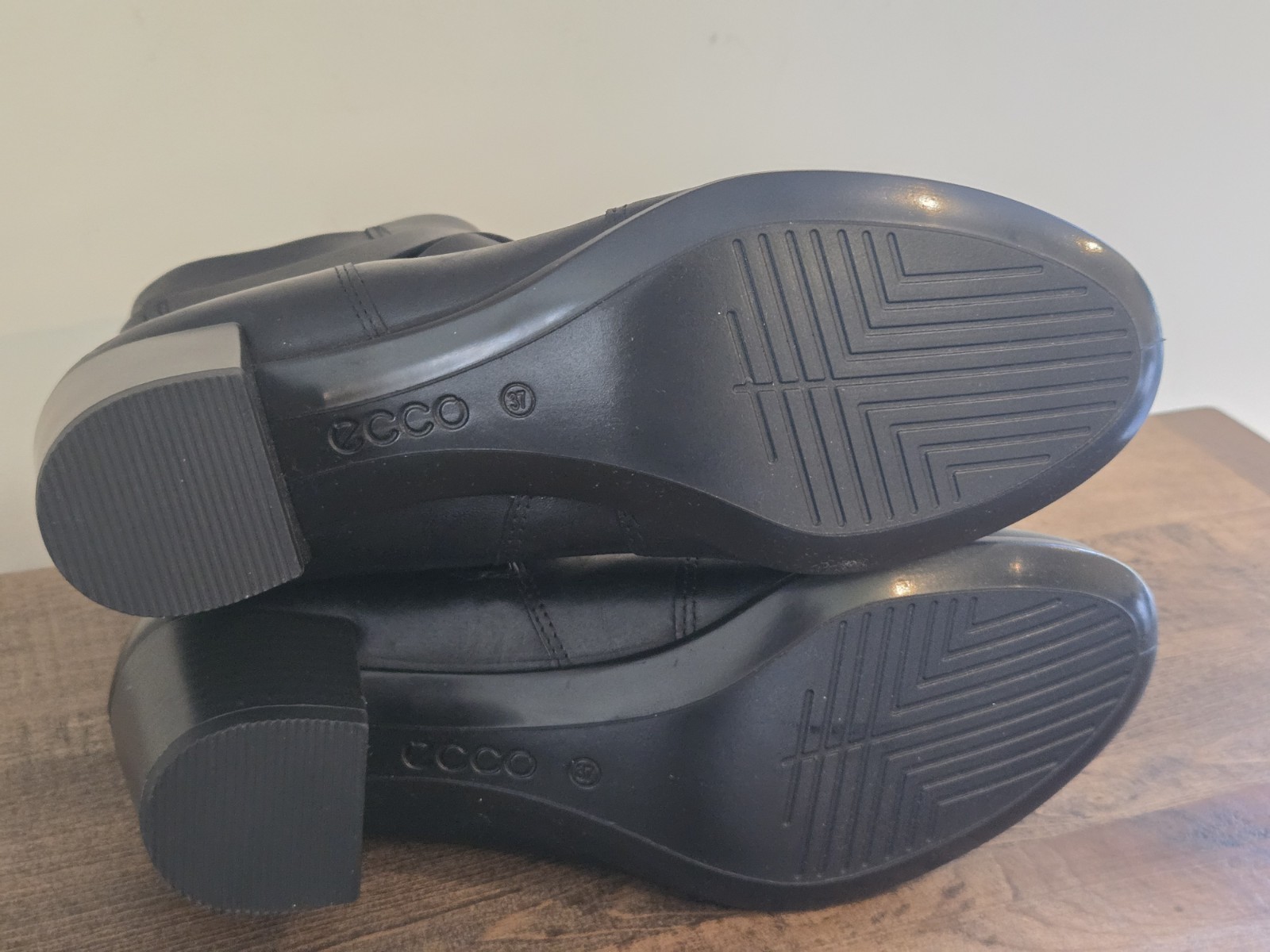 ECCO Shape 35 Black Zipper Strap Leather Ankle Boots Women’s 6-6.5 New
