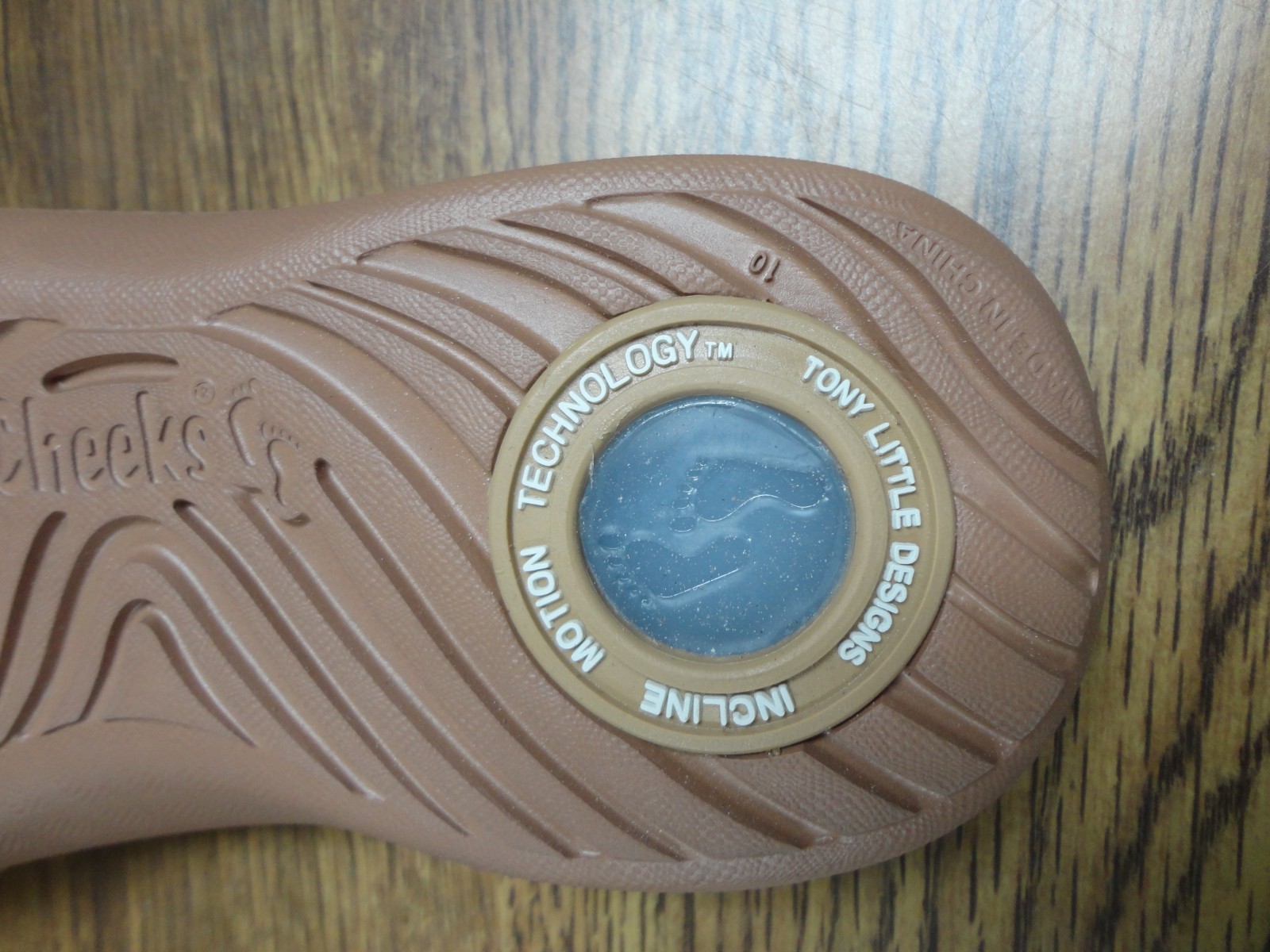 Cheeks Women’s Sandals, NEW ! Chevron Tan Natural Size 10 Slide On Walking